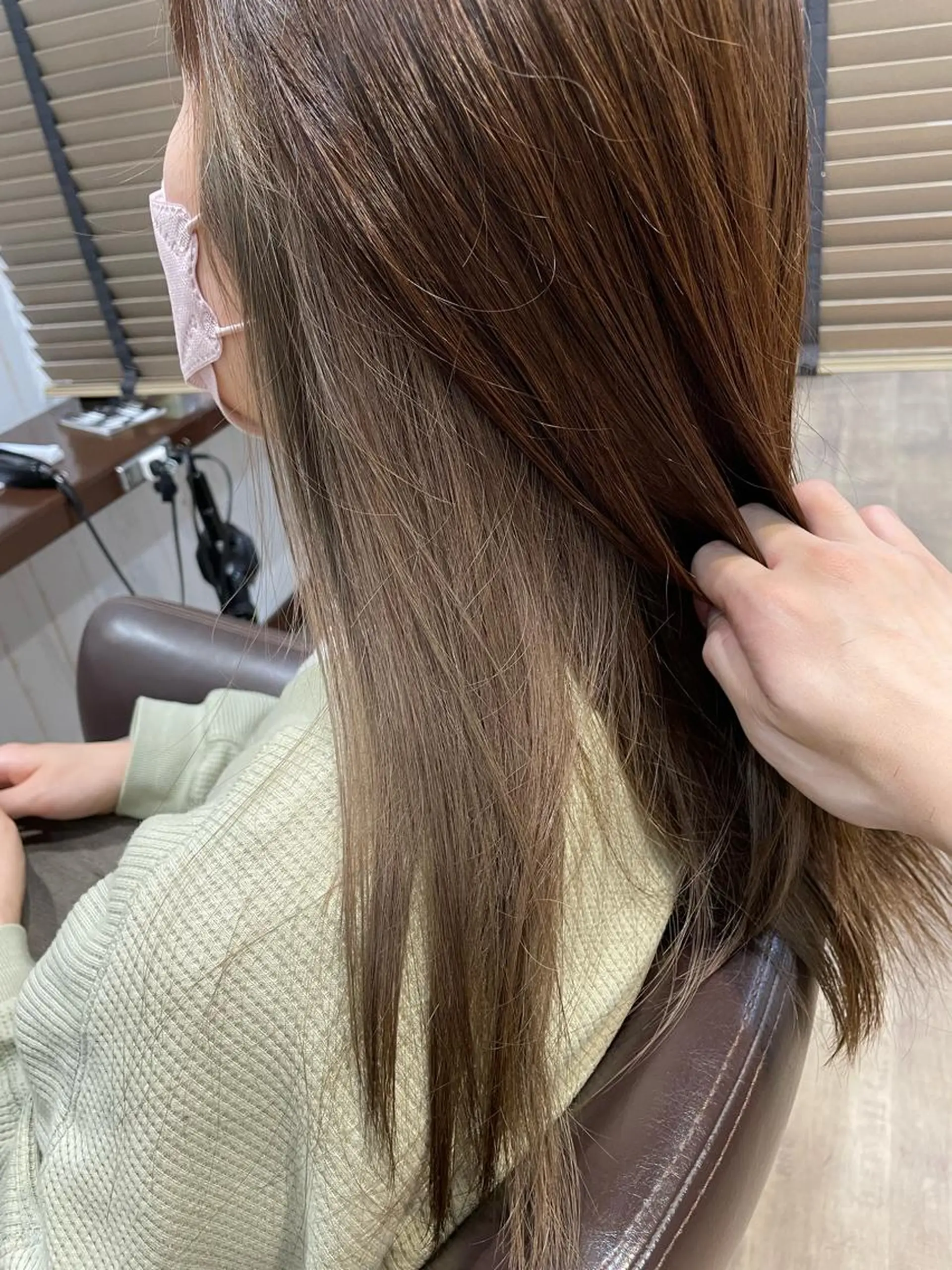 セミロング カラー 佐々木 浩之のヘアスタイル