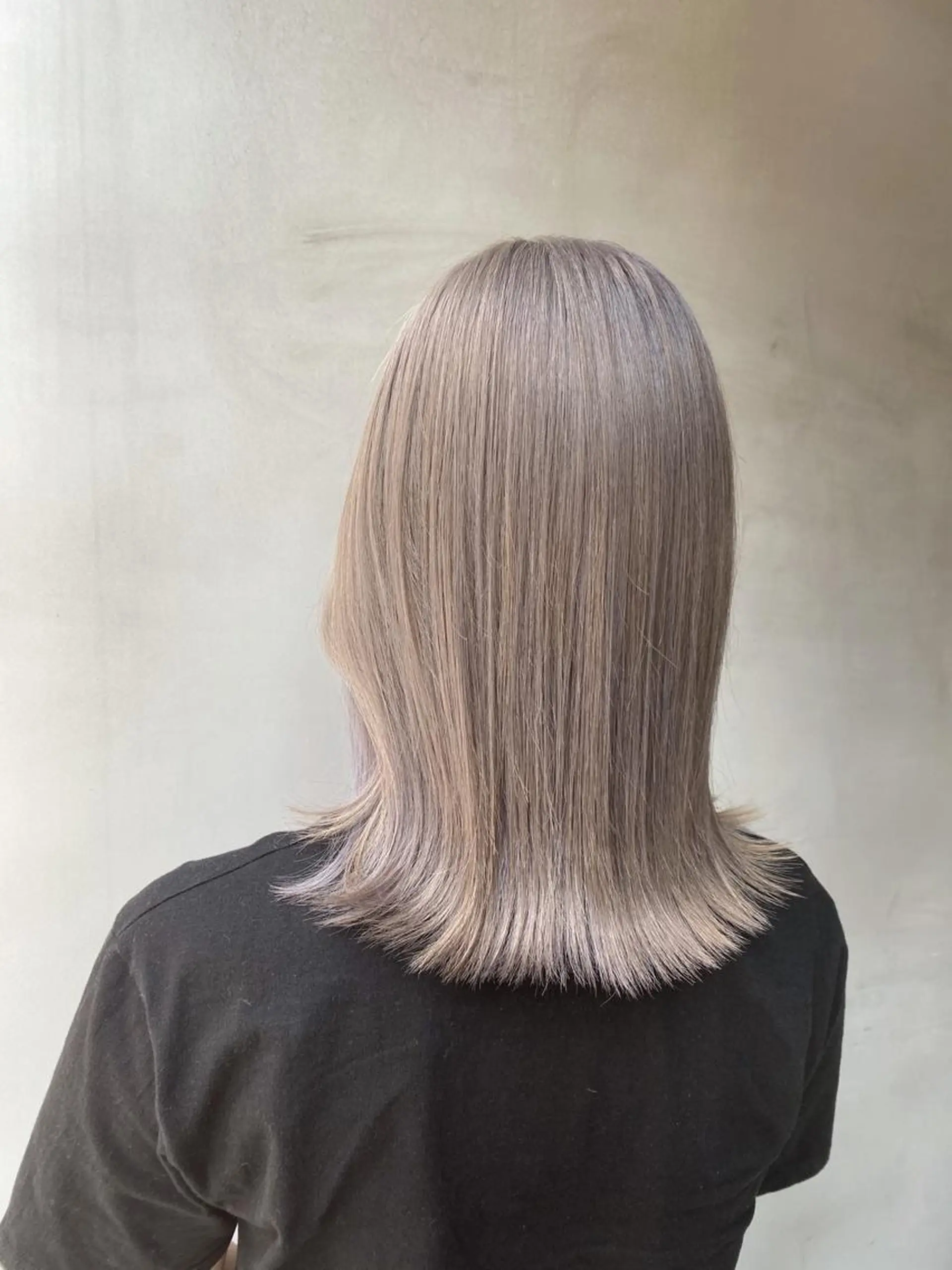 セミロング カラー shiori ﾍﾞｰｼﾞｭｶﾗｰのヘアスタイル