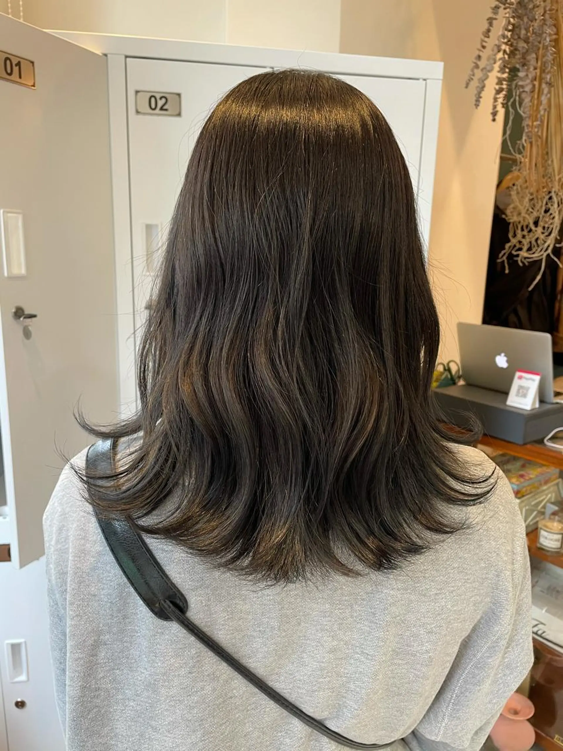 ミディアム カラー アッシュ ブリーチ ラベンダーカラー ラベンダーアッシュ ブリーチなしカラー カット ヘアカラー トリートメント 中目黒🌼 🌼ハナのヘアスタイル