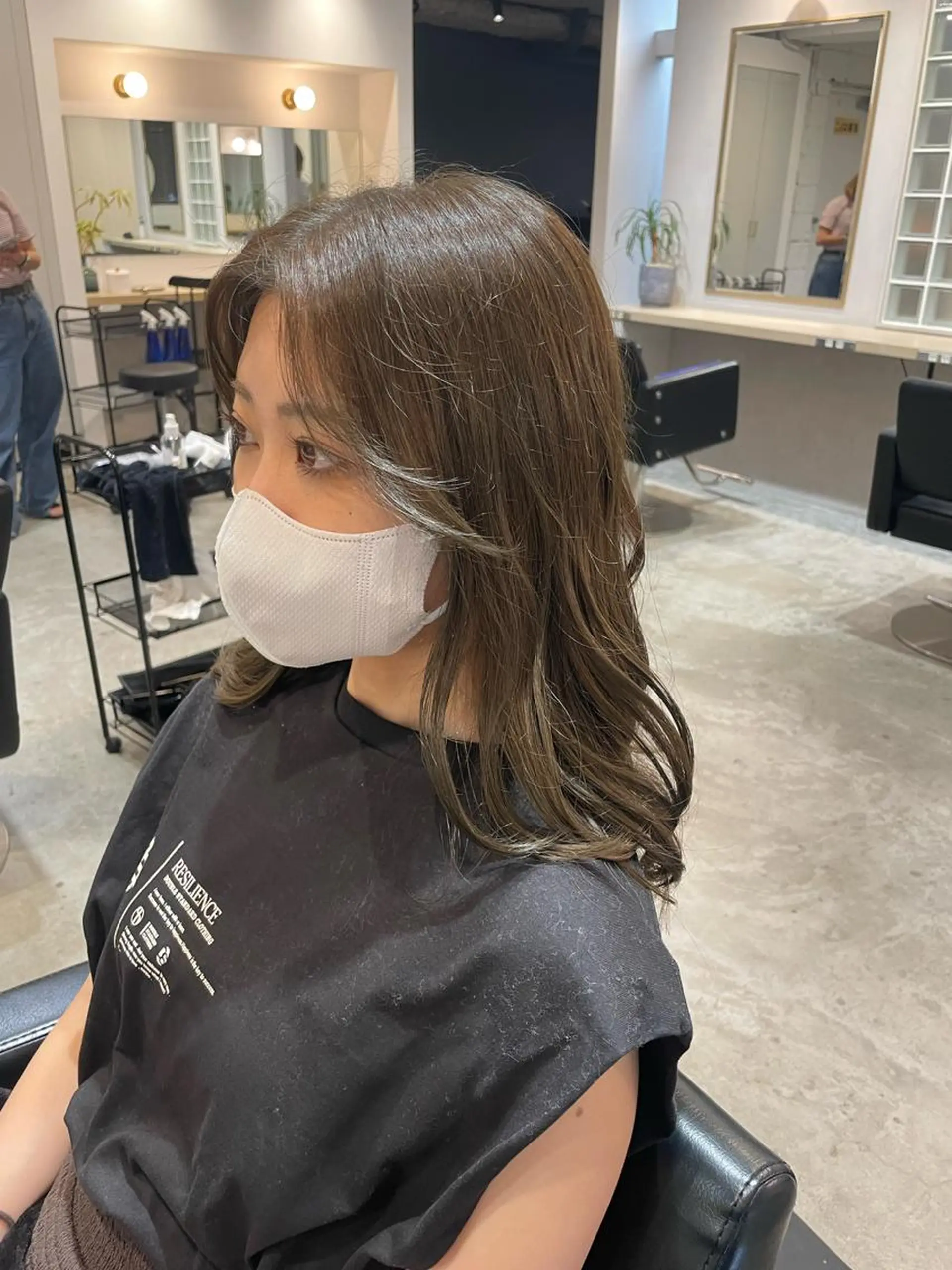 セミロング カラー 伊藤 まみのヘアスタイル