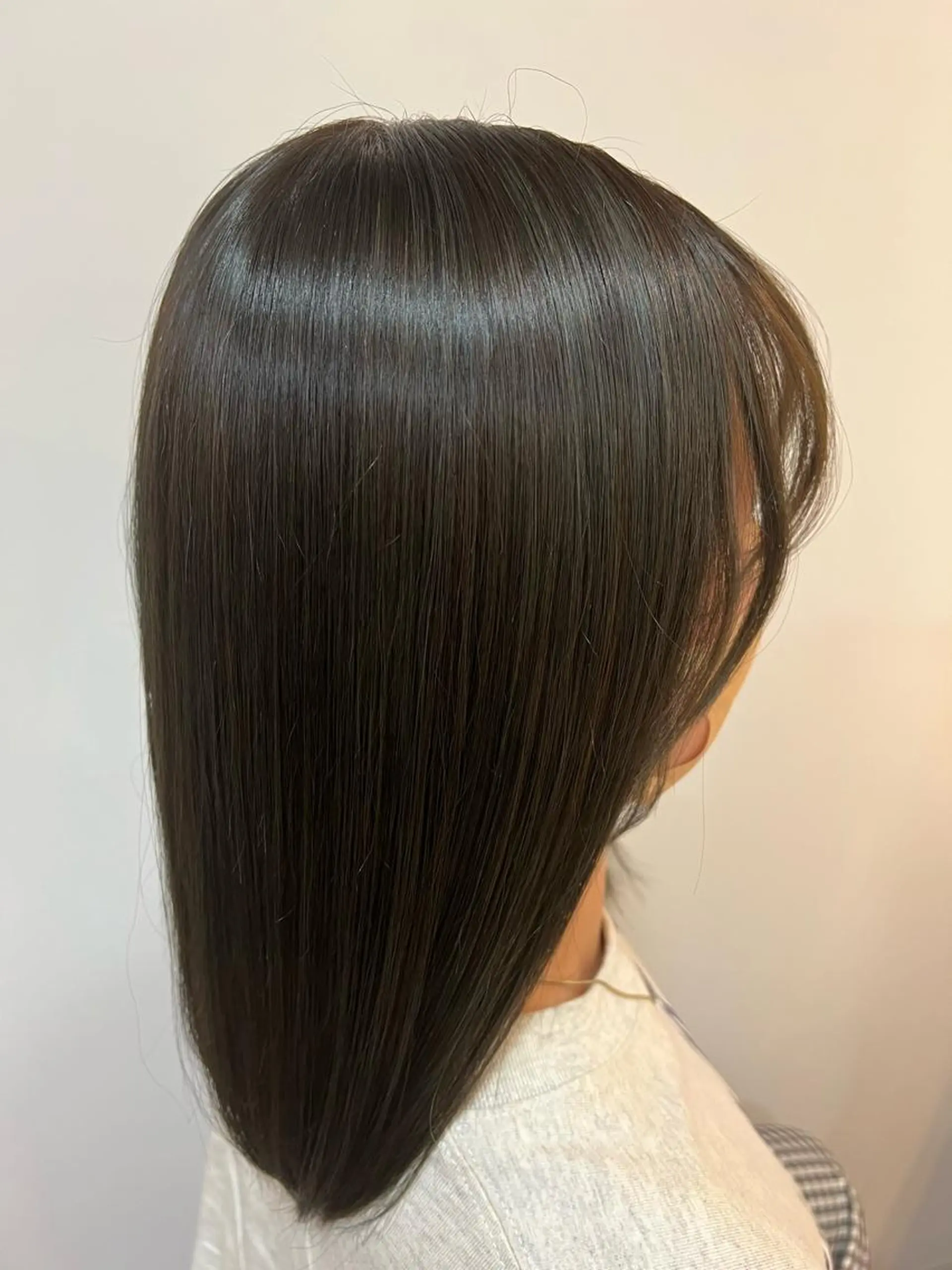 ミディアム カラー オリーブカラー 澤井 佑果のヘアスタイル
