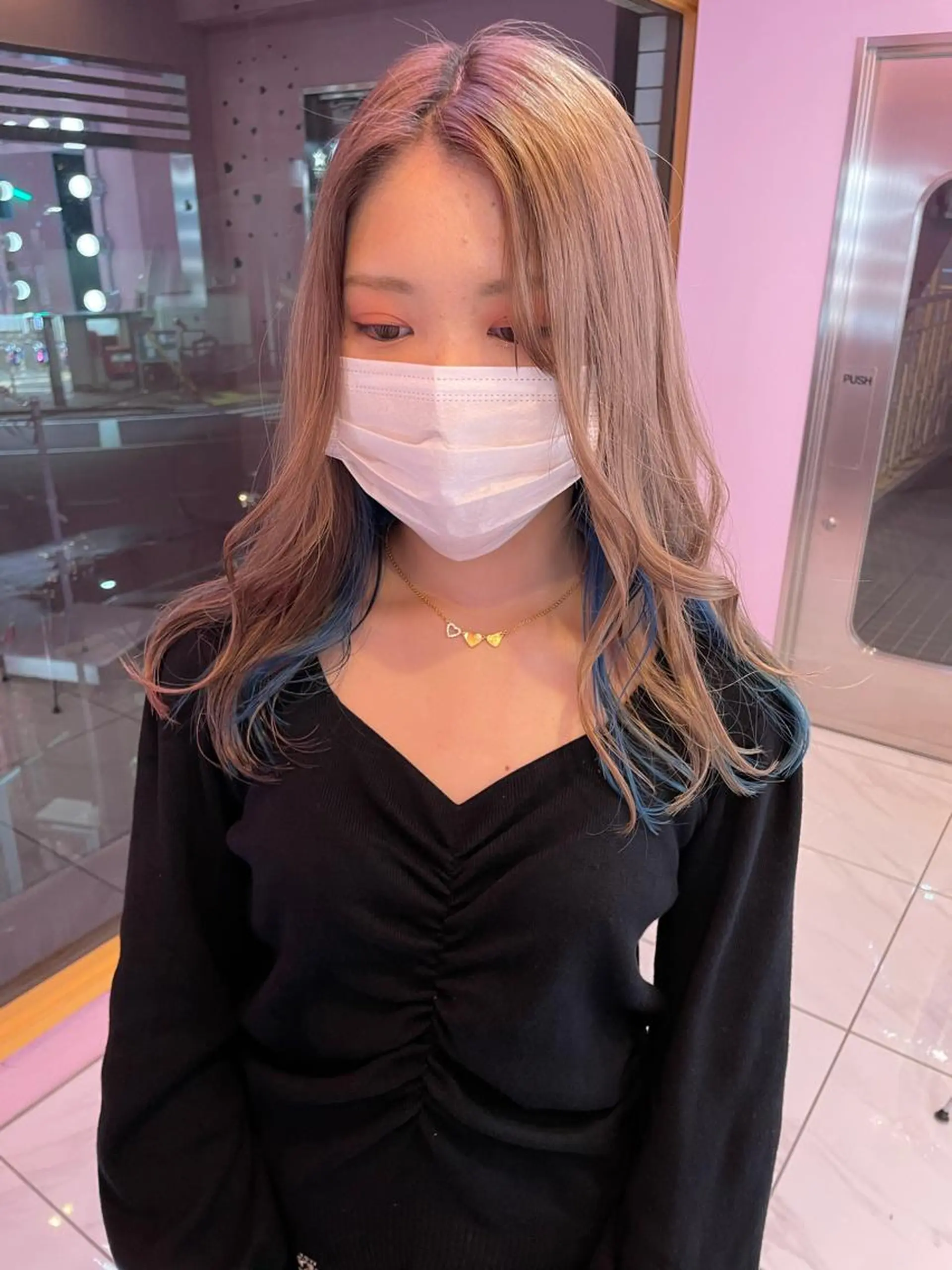 ロング カラー ベージュカラー 透明感カラー インナーカラー ミルクティーベージュ 心斎橋/ブリーチ minamiのヘアスタイル