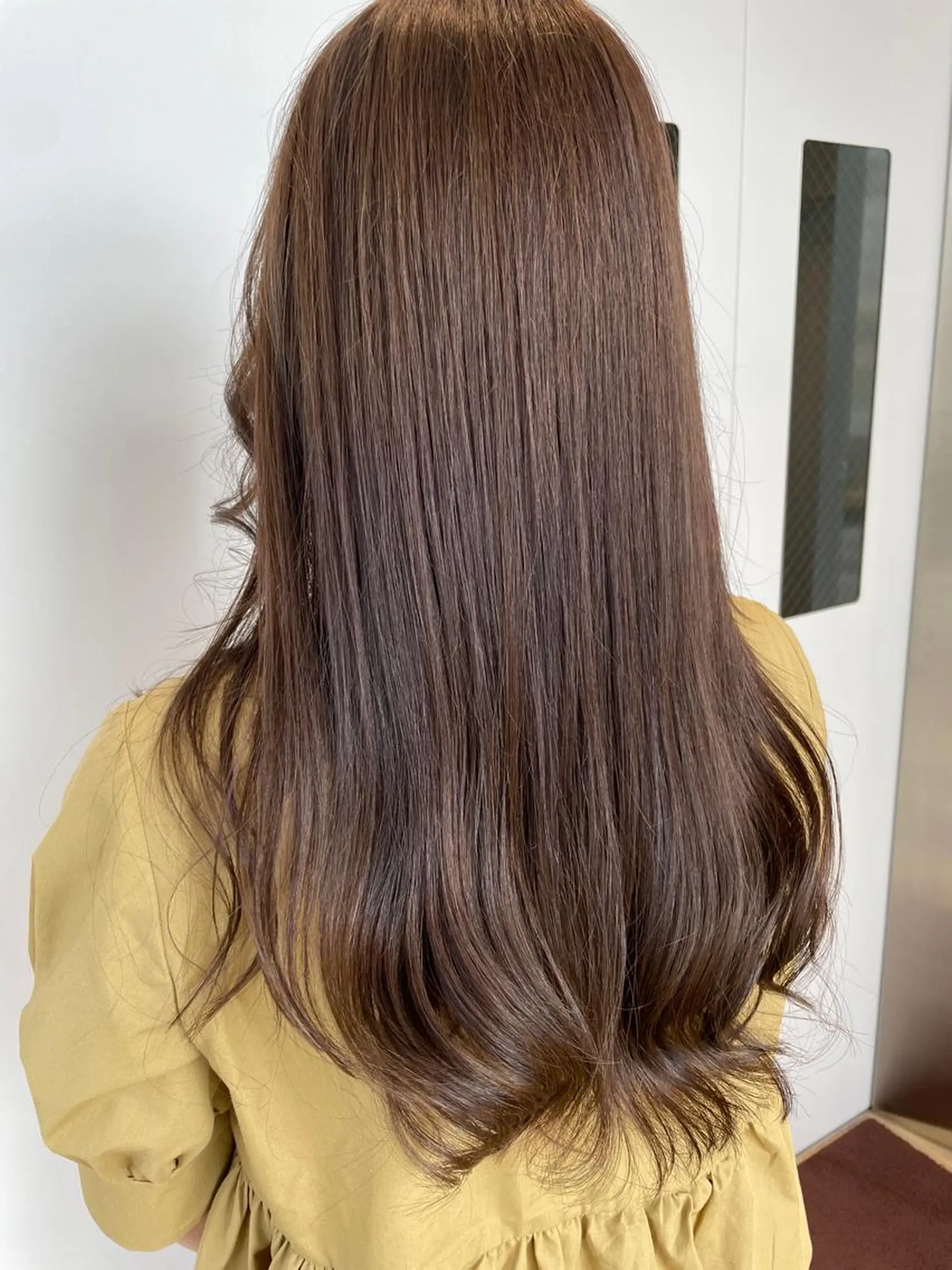 セミロング カラー ヘアカラー トリートメント 美髪形成！色素改善！ 秋田　和輝のヘアスタイル