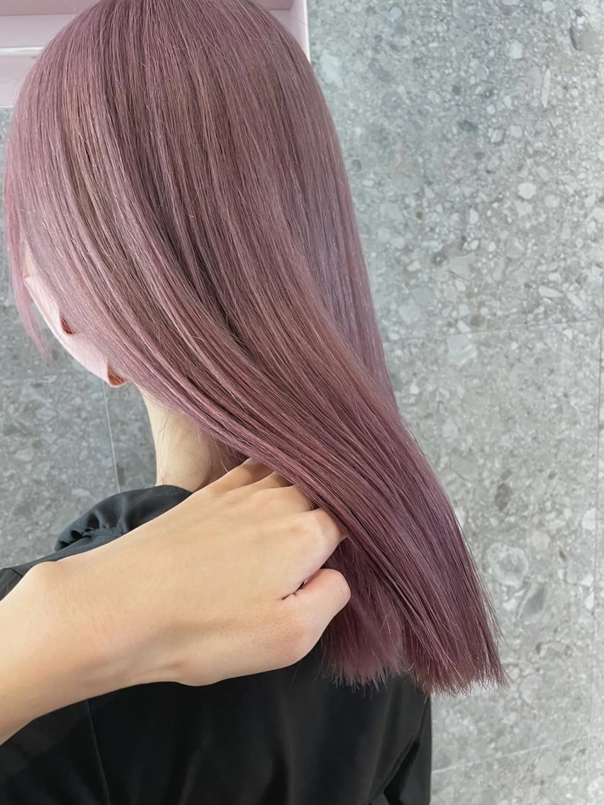 セミロング カラー ブリーチ カット ヘアカラー トリートメント PHIDGE所属・山下 千明のヘアスタイル