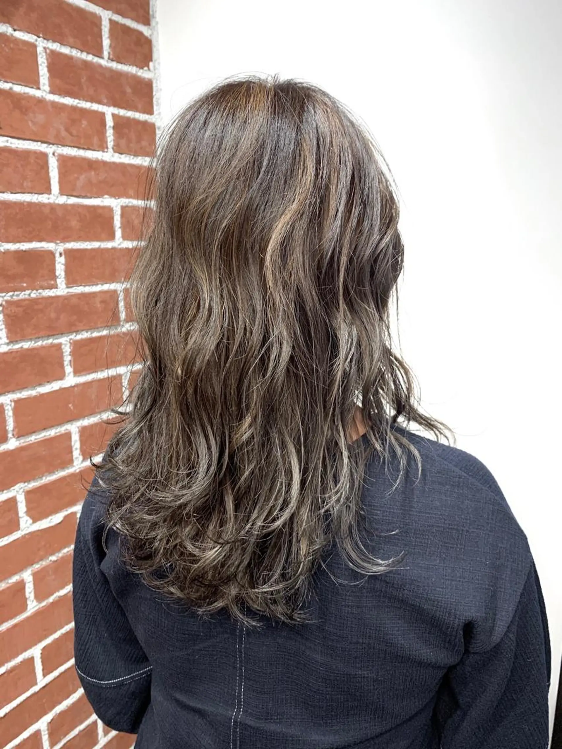 セミロング カラー ブリーチ ケアブリーチ ハイライトカラー 3Dハイライト 外国人風カラー ヘアカラー トリートメント 岡崎勇人/レイヤー/ 韓国/ケラチンTRのヘアスタイル