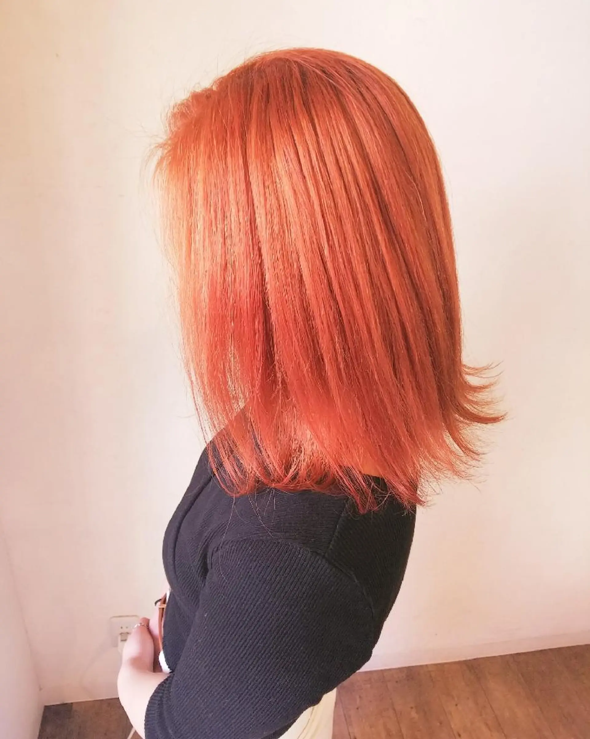 カラー ミディアム オレンジ RU RIのヘアスタイル