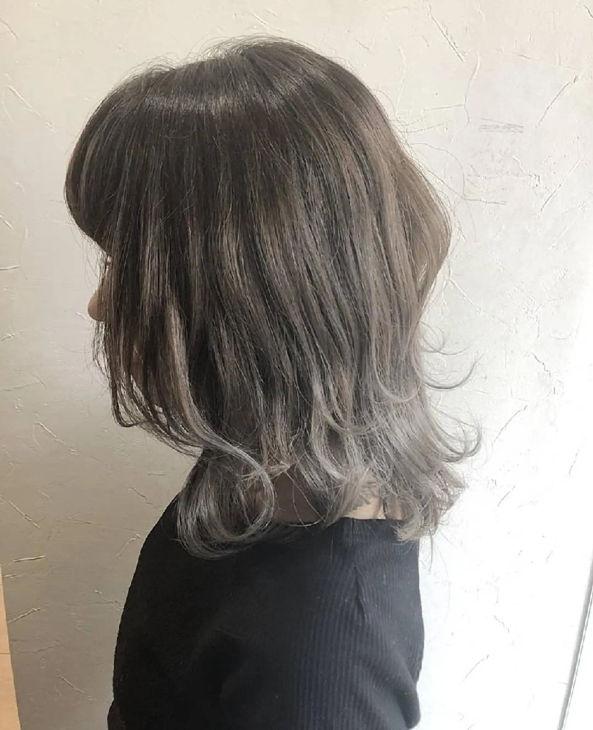 カラー ミディアム ヘアアレンジ バレイヤージュ ベージュカラー ブリーチ グラデーションカラー ホワイトベージュ あさだ しゅうたろうのヘアスタイル