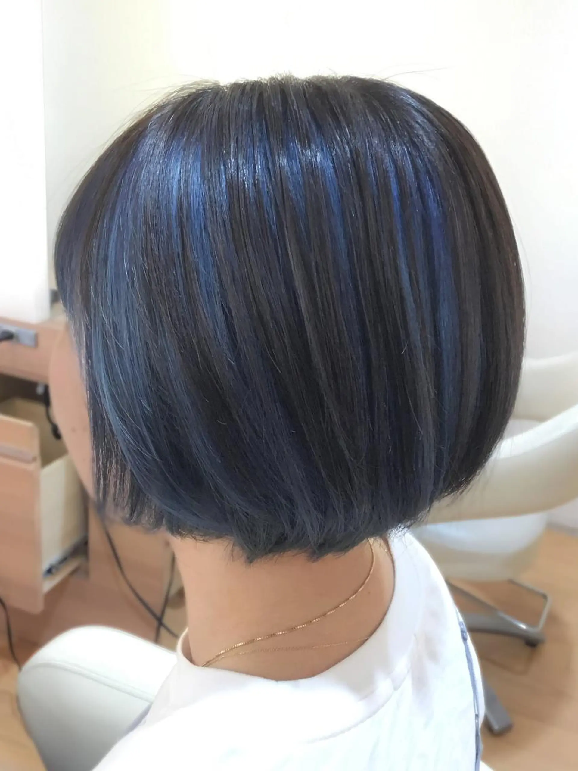 ショート カラー ブリーチ ブルーカラー ショートヘア ボブ/透明感カラー 🤍永田真穂のヘアスタイル