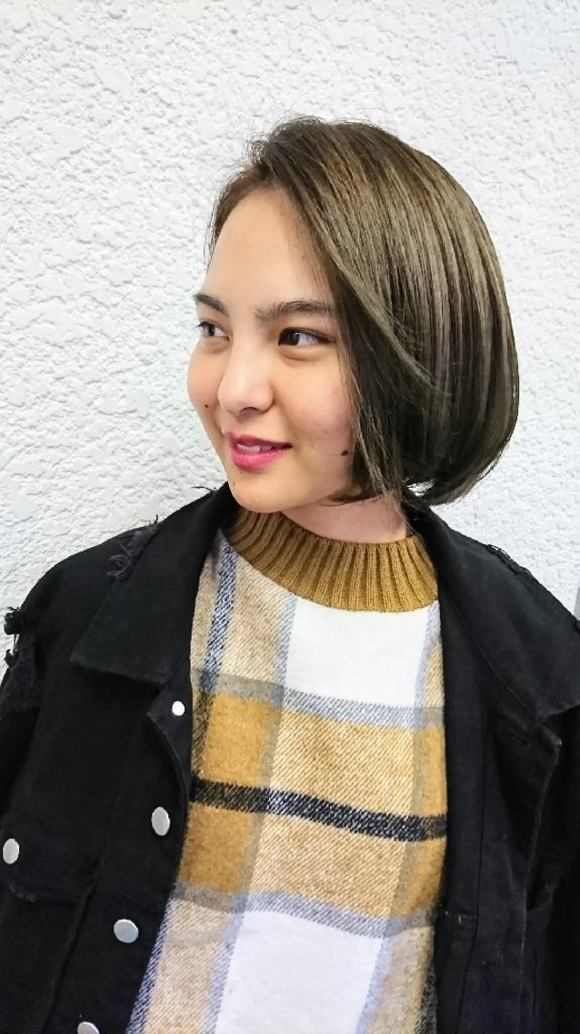 ショート カラー 前下がりボブ アッシュ シルバー ボブ 艶カラー/インナー /グラデ/大西小百合のヘアスタイル