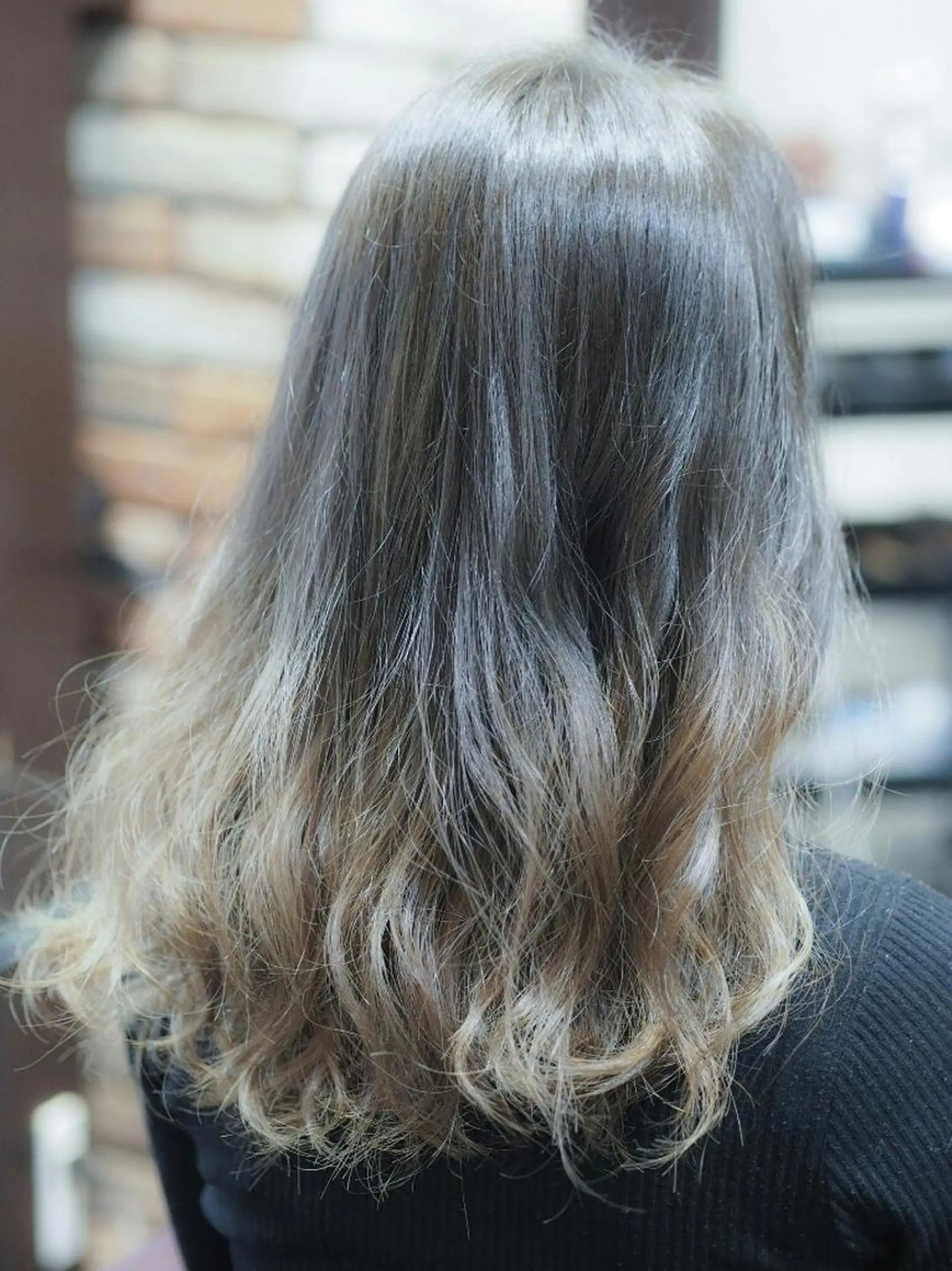 セミロング ロング カラー アッシュ グラデーションカラー 辻 竜也　のヘアスタイル