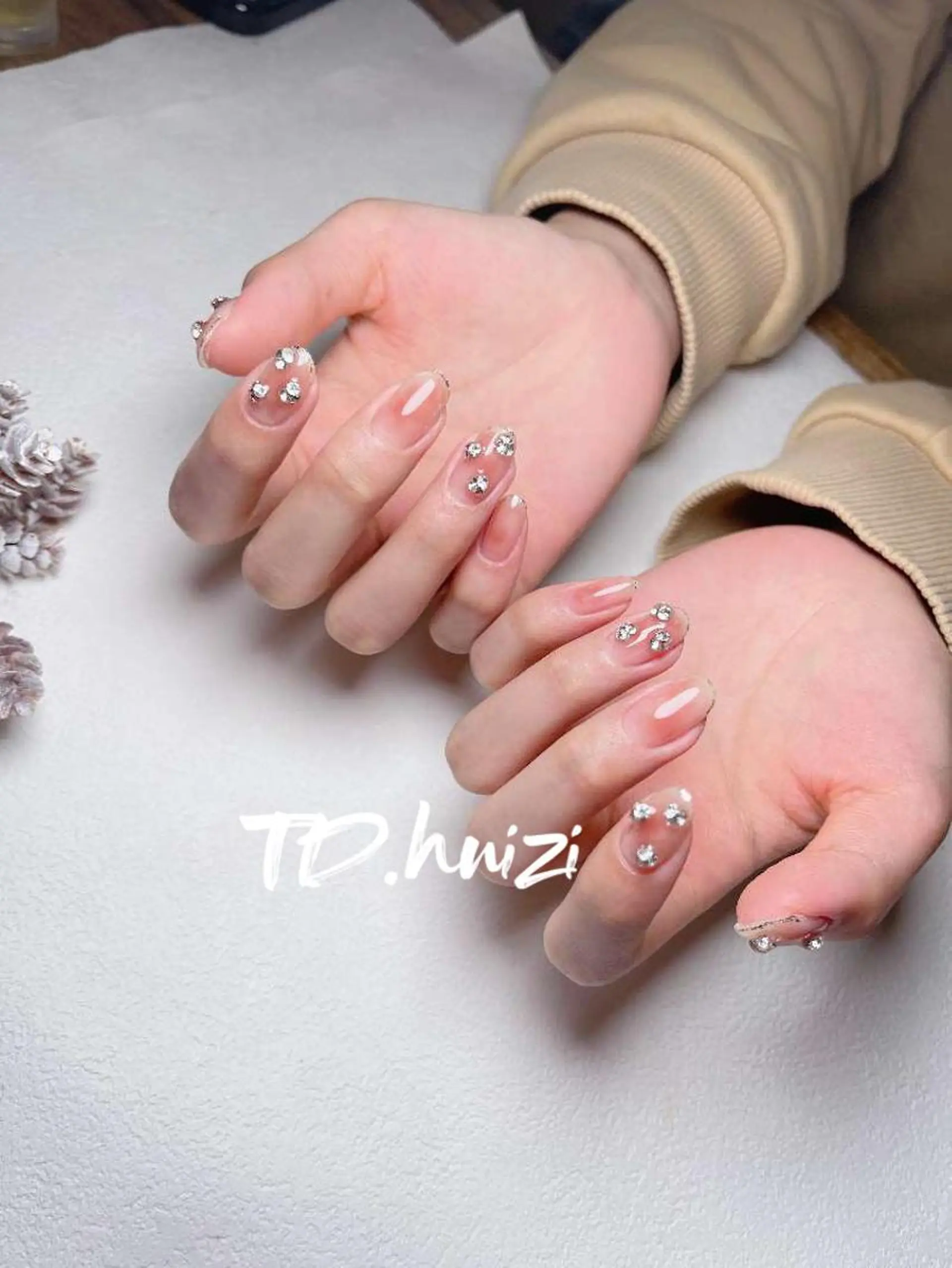 ミディアム めぐみのネイルサロン スタッフ練習のネイルデザイン