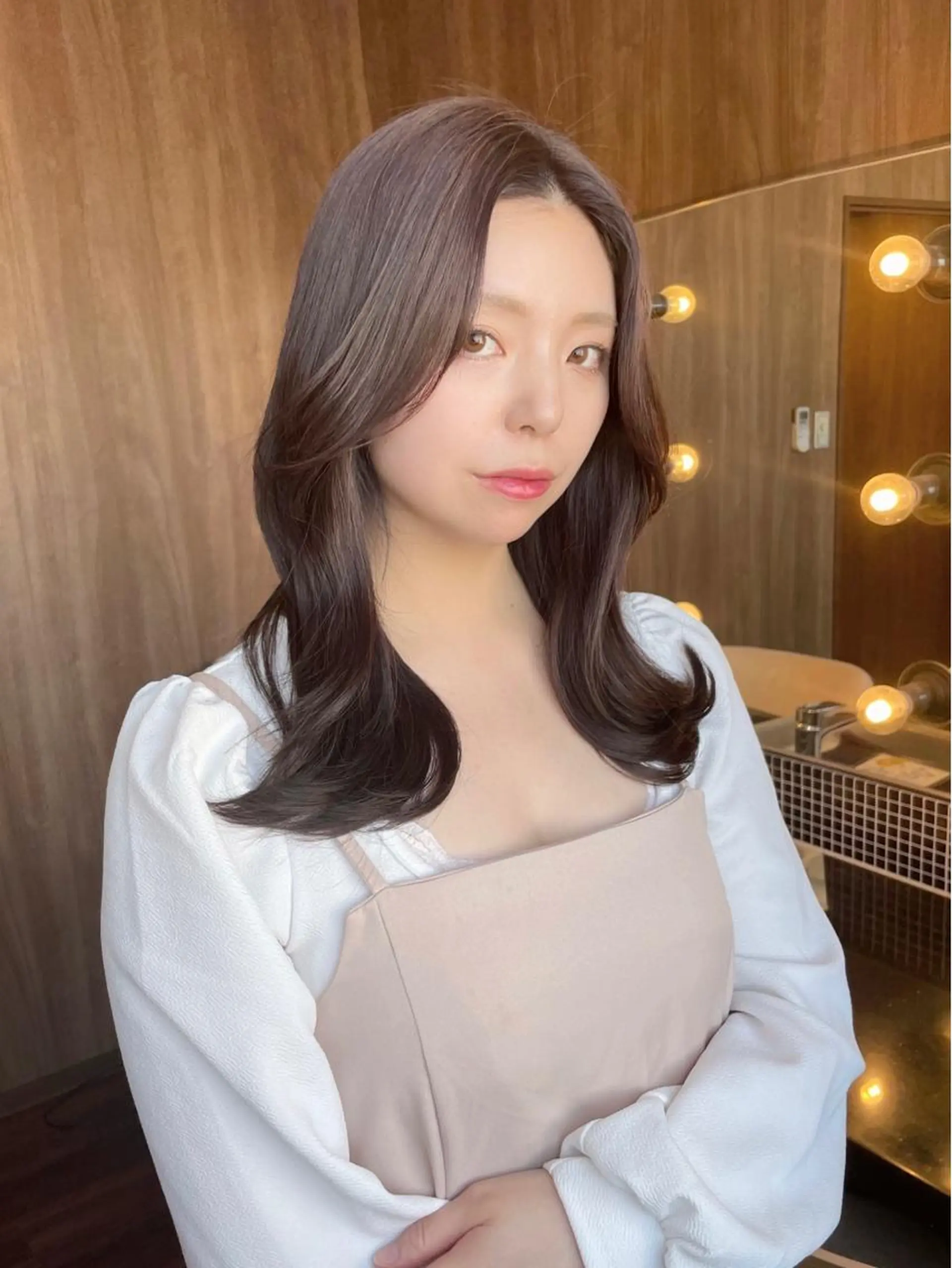 ミディアム カラー くびれヘア チヒョ🦋 韓国hair🇰🇷のヘアスタイル