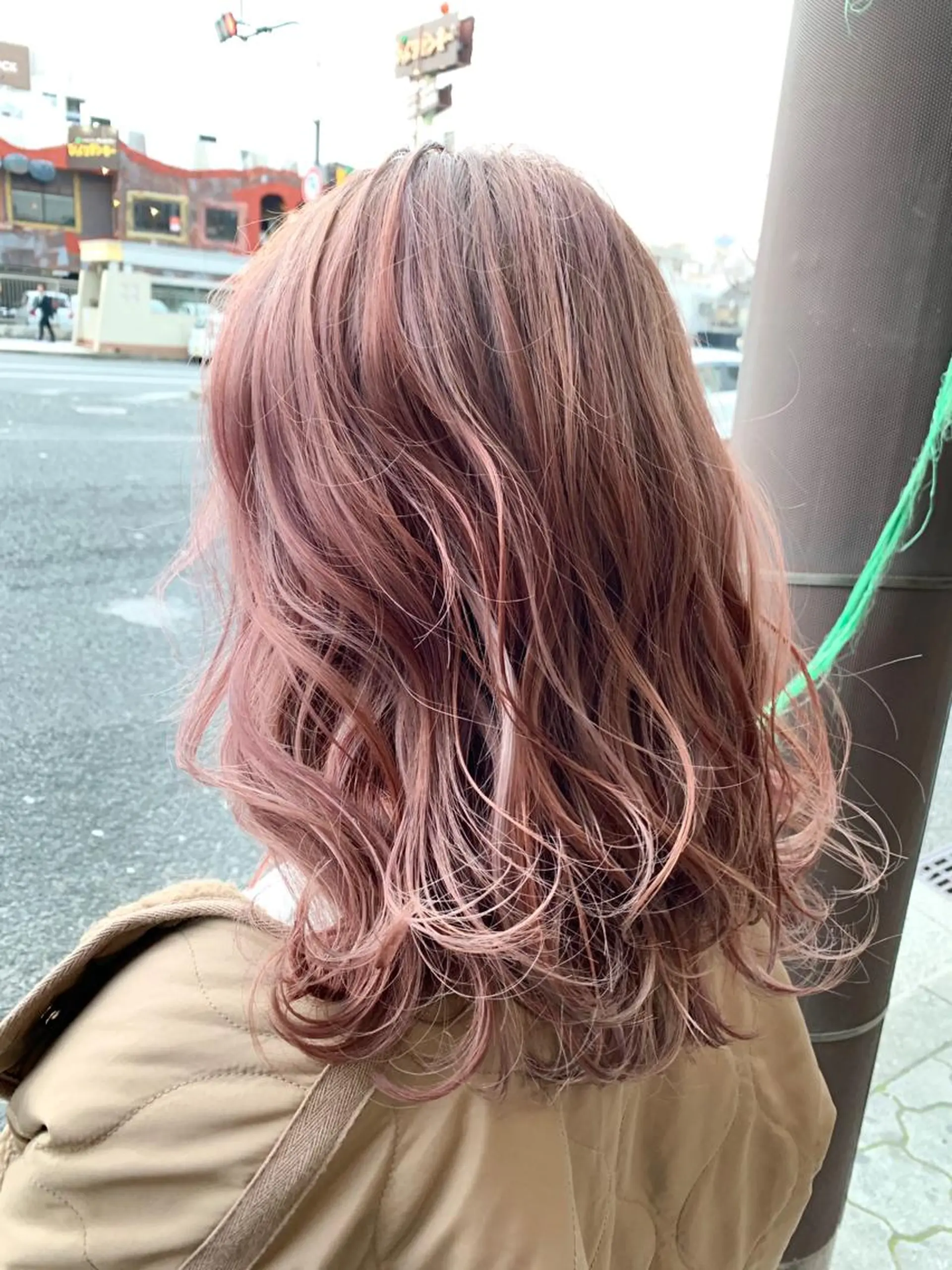 セミロング カラー ヘアアレンジ ネイル マツエク・マツパ ピンクカラー カラーマツエク パステルネイル ピンク ヘアカラー ブリーチ特化 / share 元太のヘアスタイル