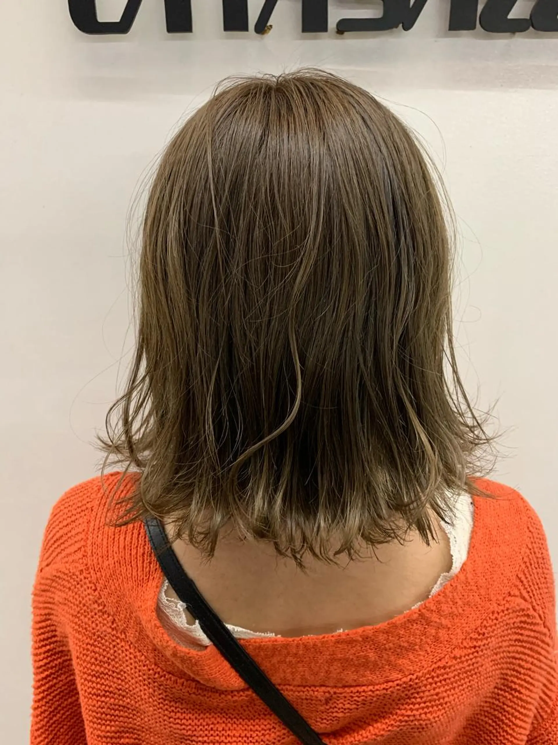 ショート カラー ブリーチ グレージュ 東條 克義のヘアスタイル