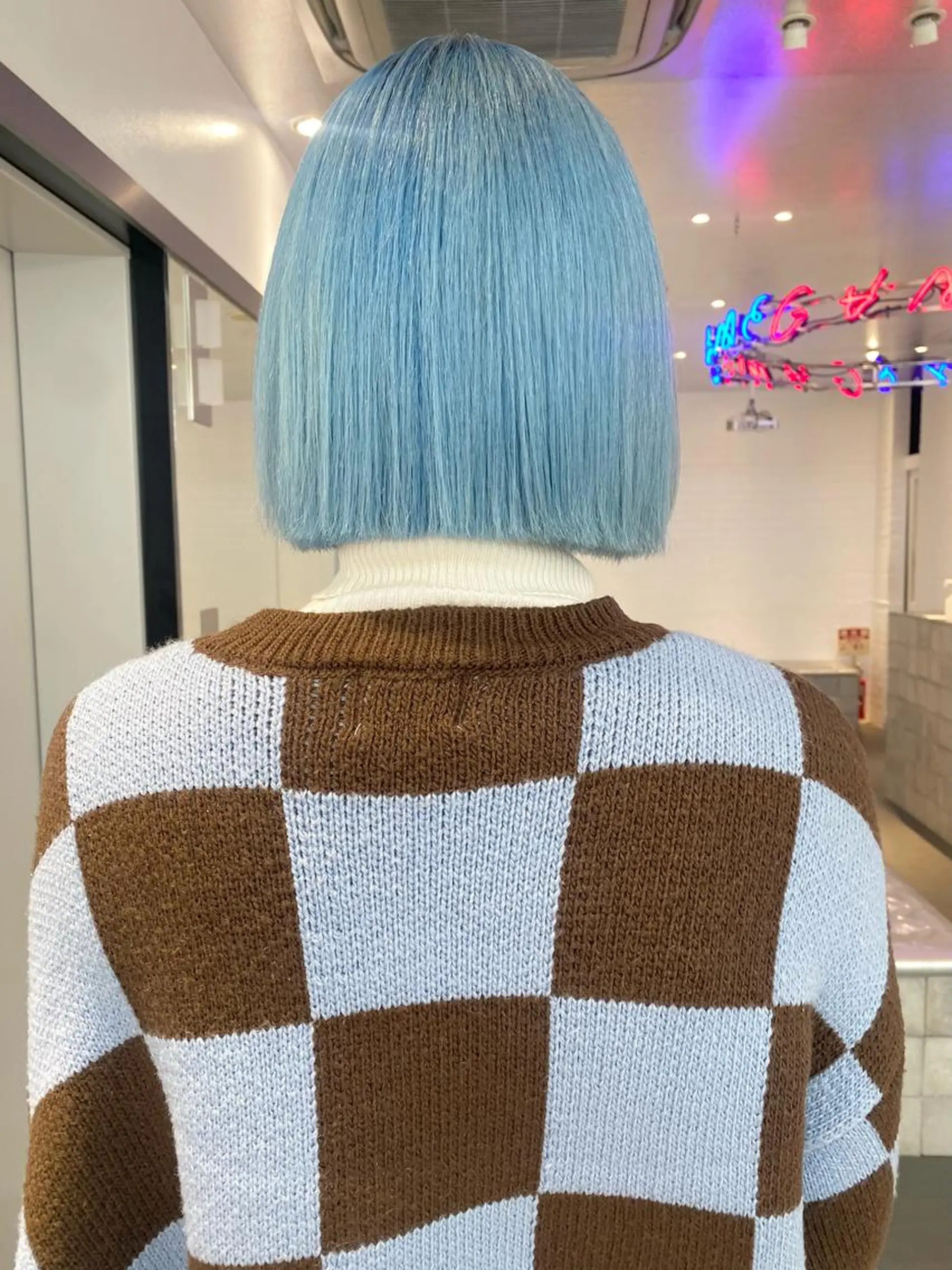 ミディアム カラー ヘアアレンジ ブルーカラー 🎨ハイトーン/ 切りっぱなし みつきのヘアスタイル
