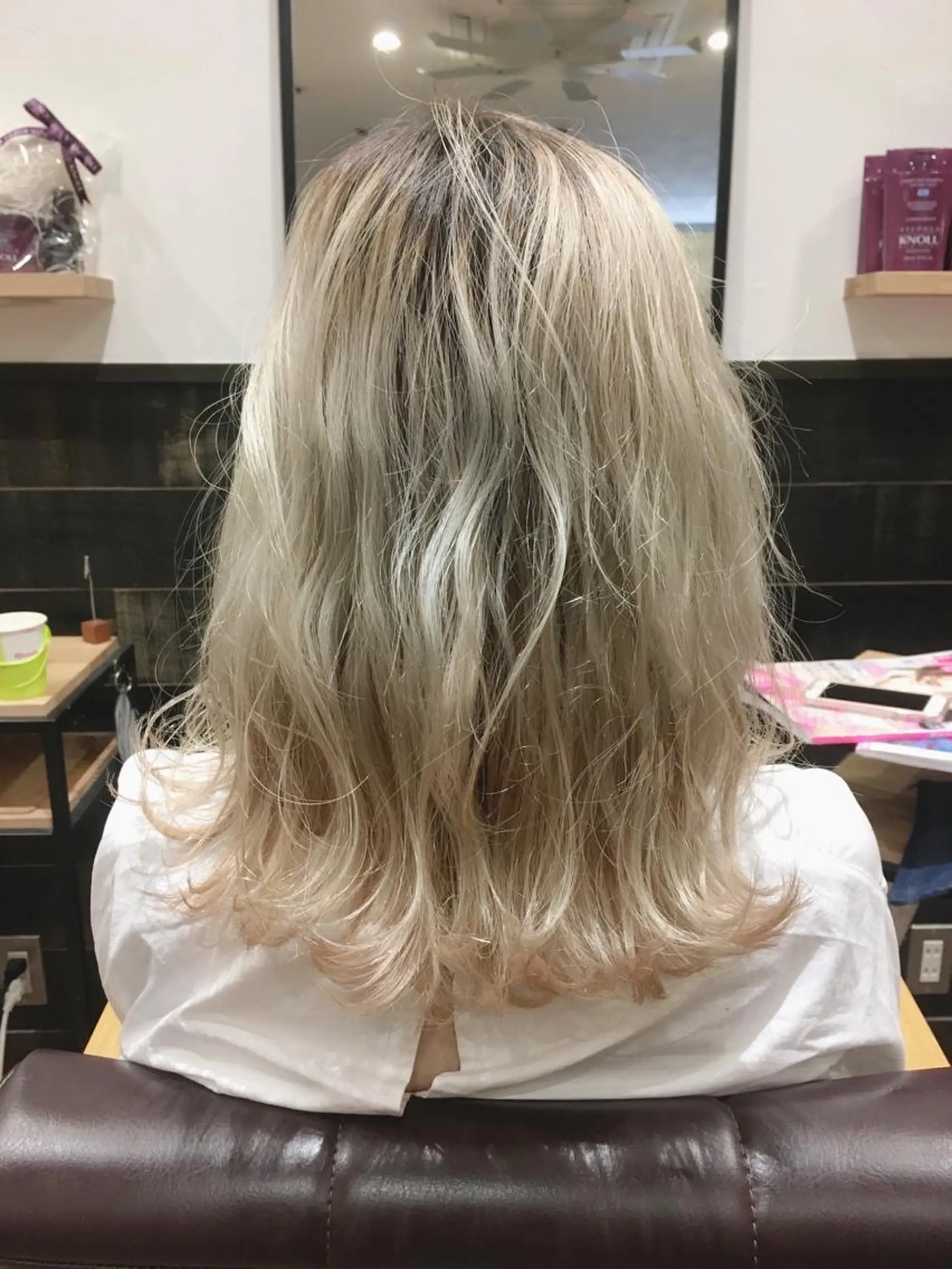 ロング カラー ブリーチ nable.所属・栗林 実莉のネイルデザイン