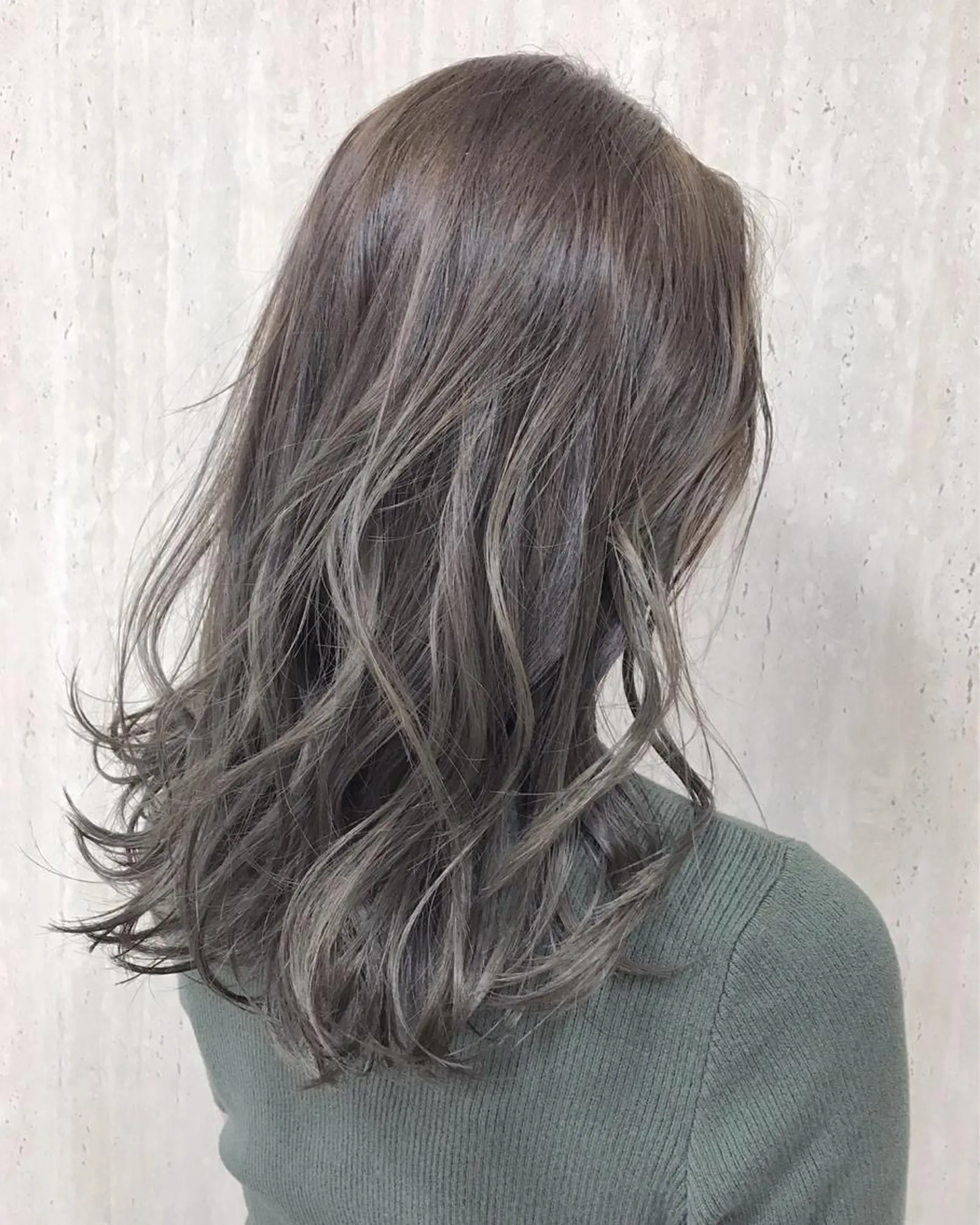 セミロング カラー 鍋島 拓真のヘアスタイル