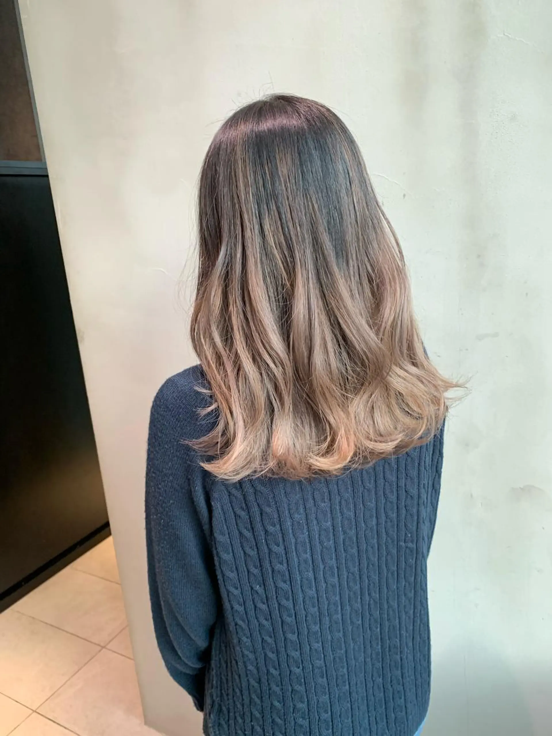 セミロング アッシュ yui .のヘアスタイル