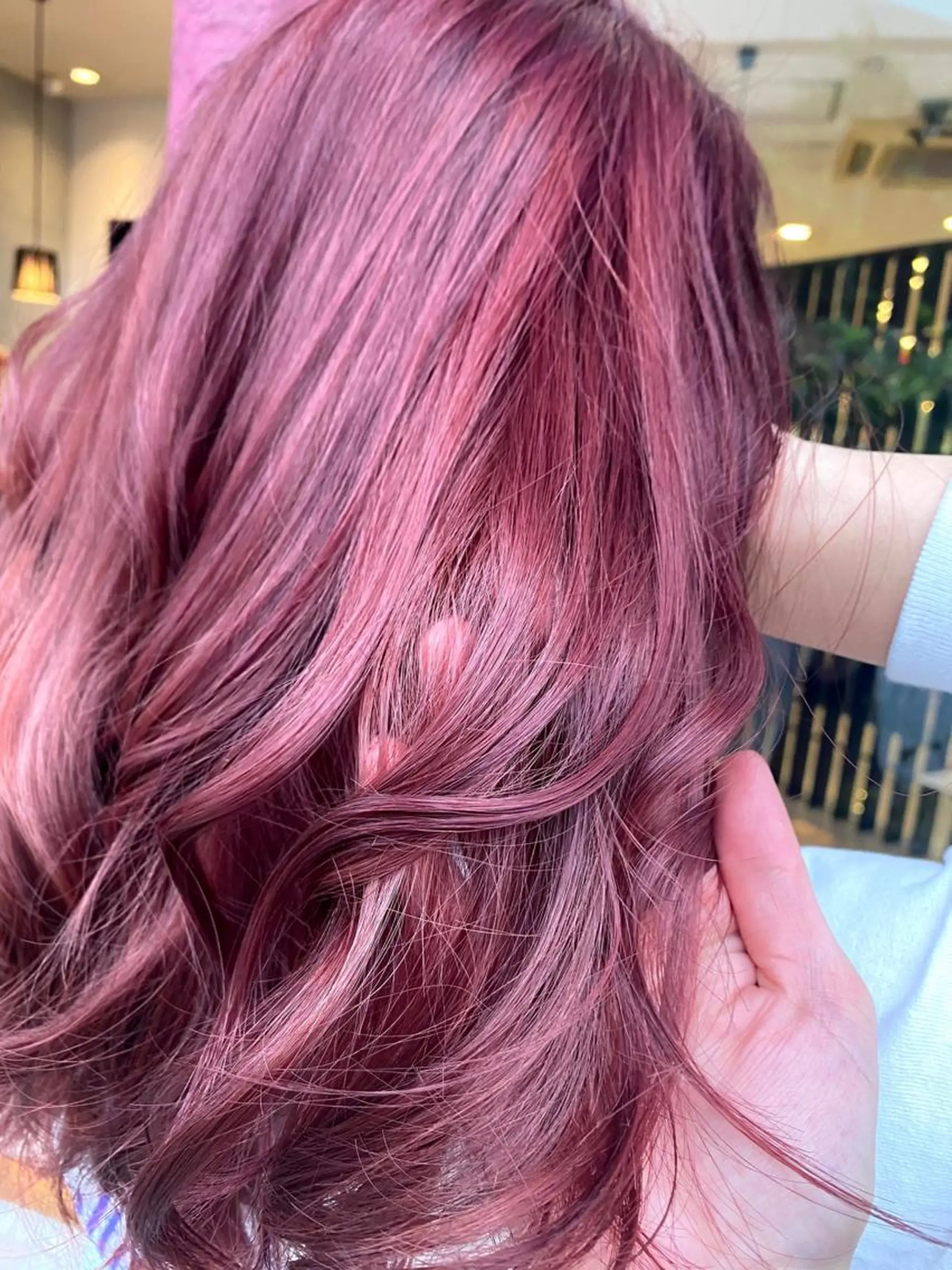 セミロング カラー ピンクカラー デザインカラー✨新倉 佑奈のヘアスタイル