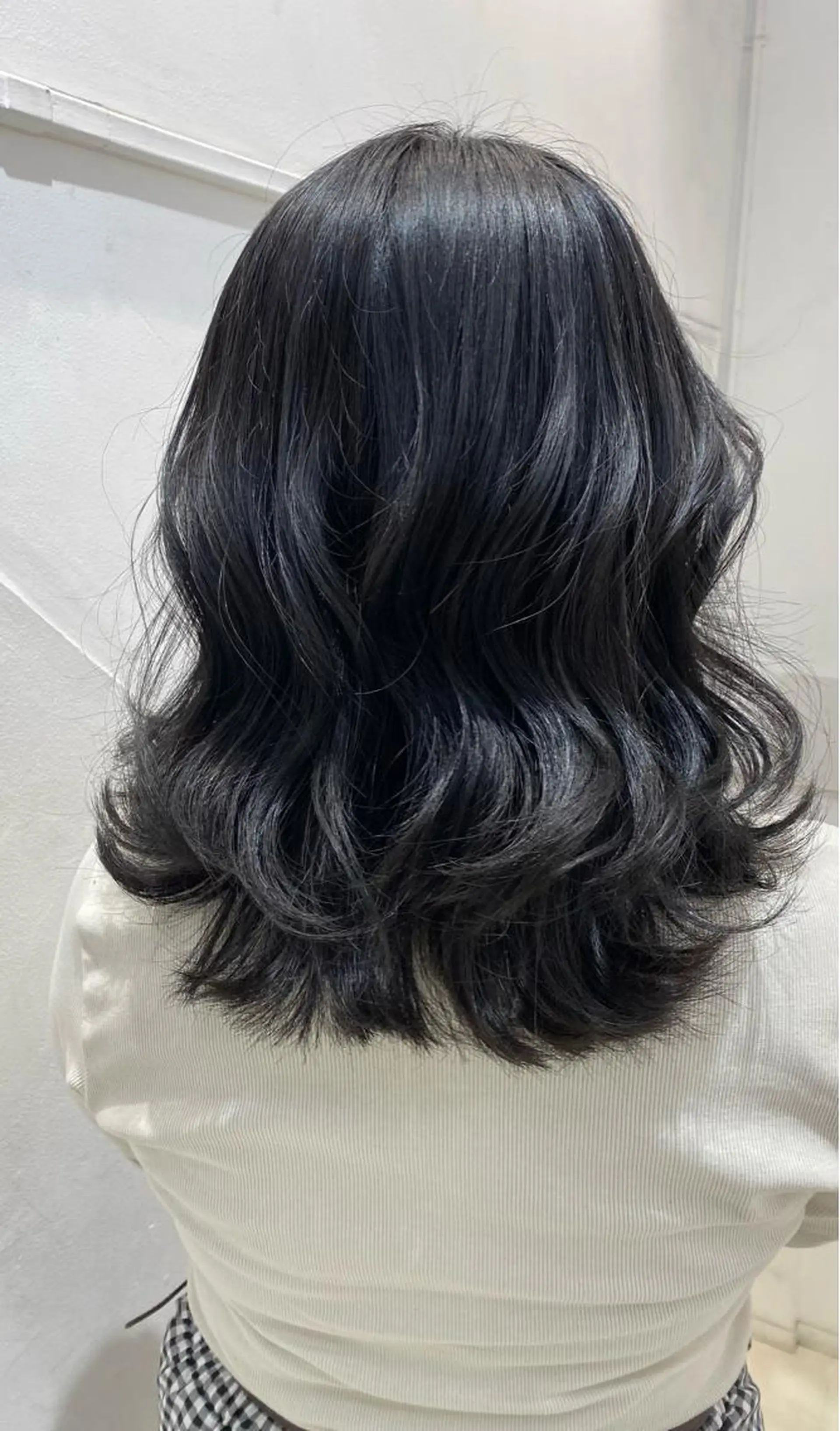 セミロング カラー アディクシーカラー アッシュ パープルカラー ✨くびれスタイル✨️ 戸嶋穂乃香のヘアスタイル