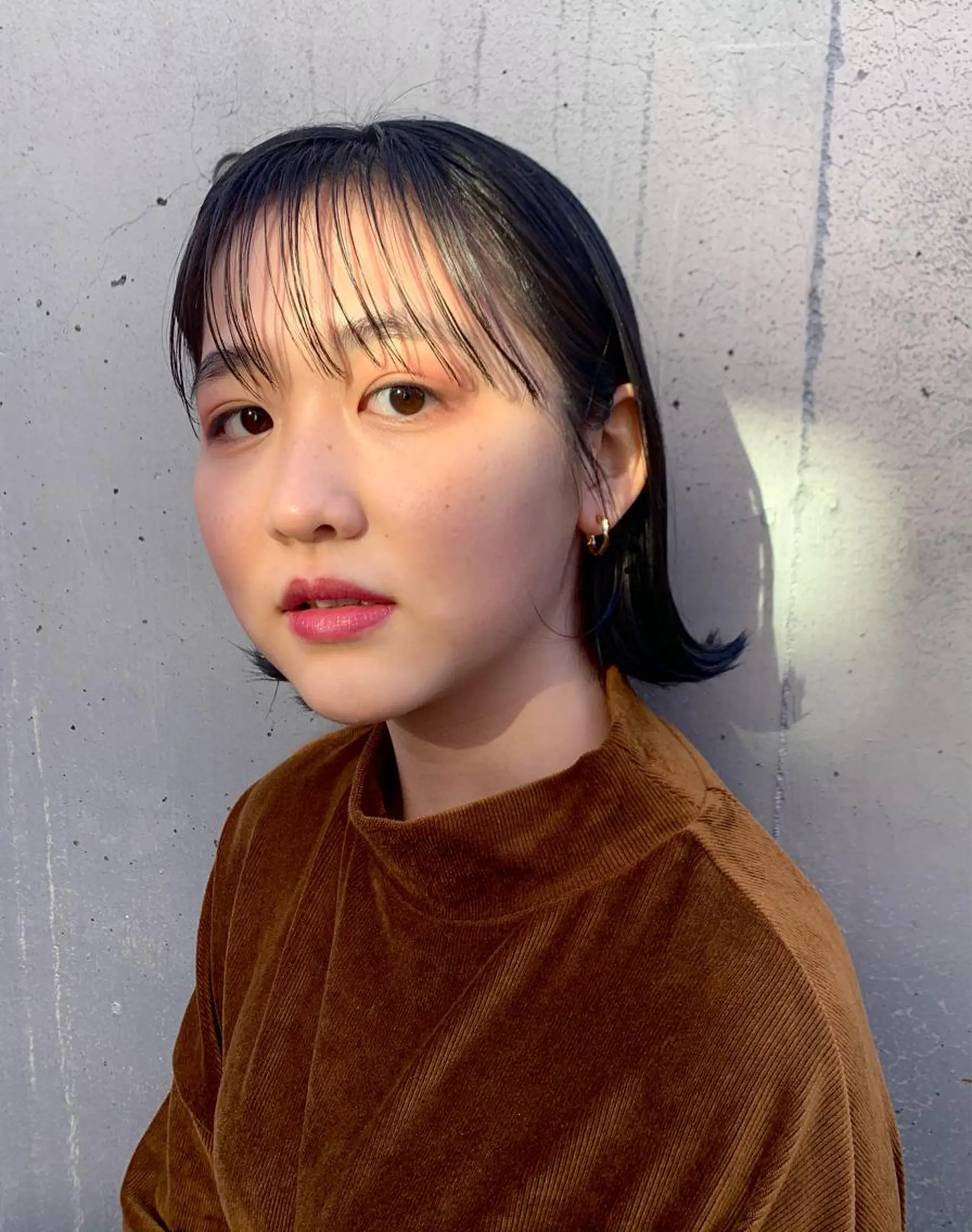 ミディアム ヘアアレンジ 切りっぱなしボブ ボブ 外ハネヘア うざバング カット 加茂 しのぶのヘアスタイル