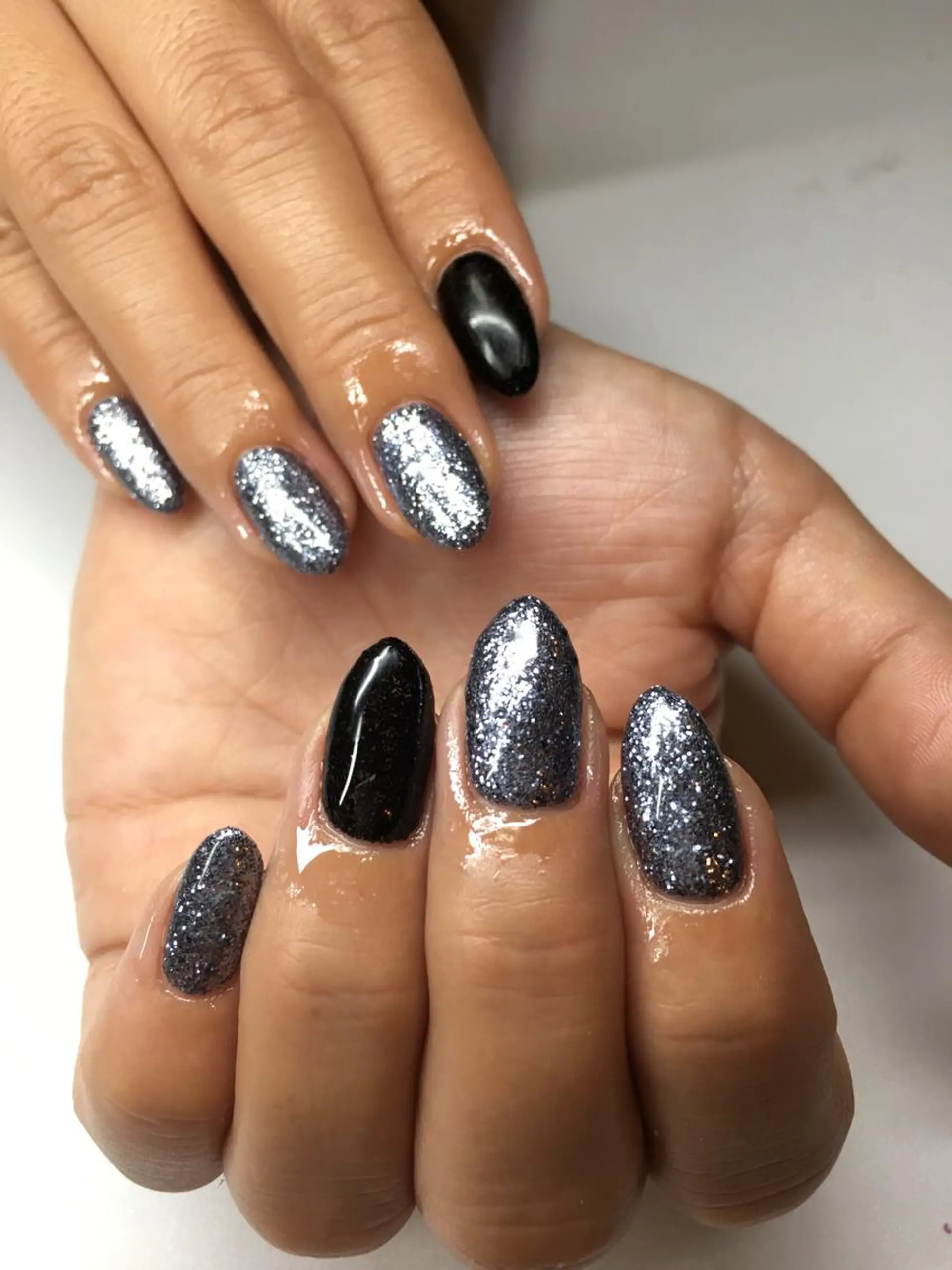 ネイル ラメ(グリッター) シルバー glow_ nailのネイルデザイン