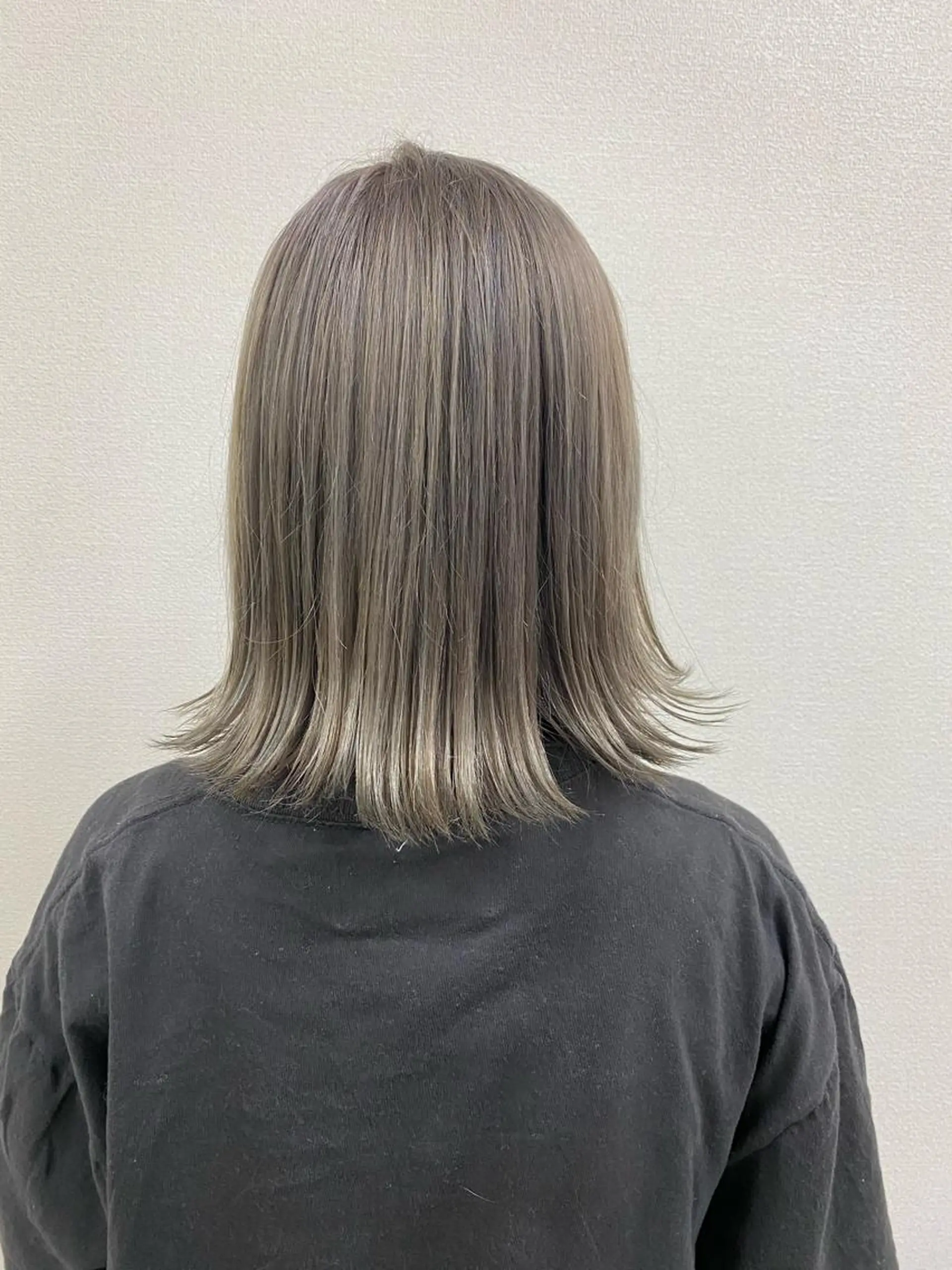 ミディアム カット ヘアカラー トリートメント 【ブリーチ特化】 山崎 悠樹のヘアスタイル