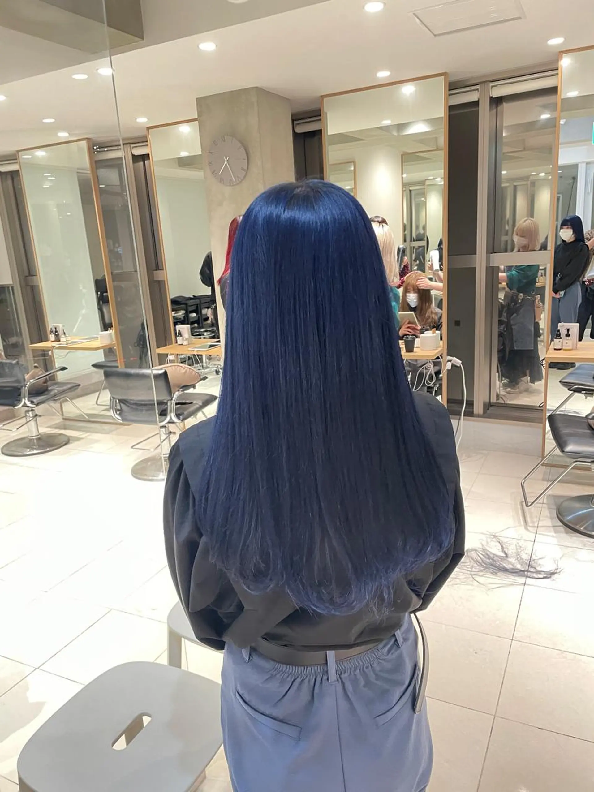 ロング カラー ヘアアレンジ ブルーカラー ネイビーカラー ヘアカラー トリートメント ヘッドスパ ヘアセット 艶髪✨寒色カラー✨ 翁長孝輔のヘアスタイル