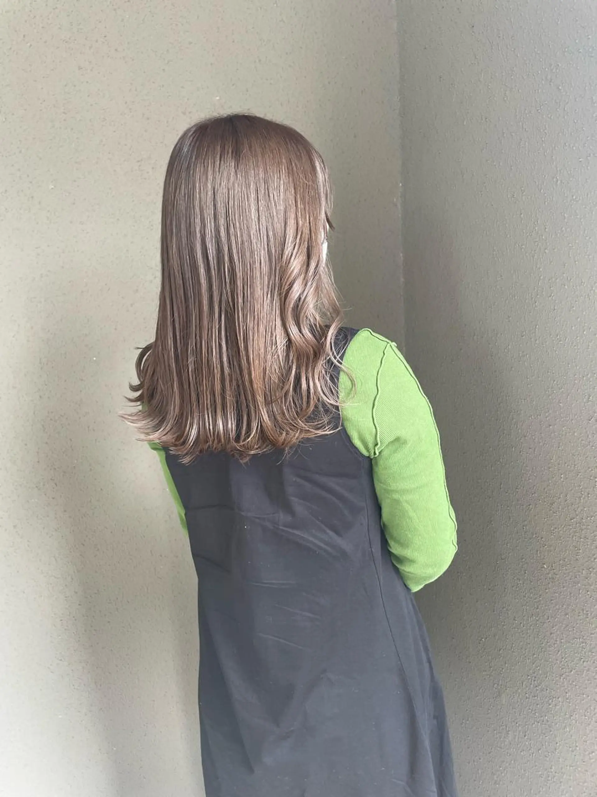 セミロング カット ヘアカラー 山本 愛永のヘアスタイル