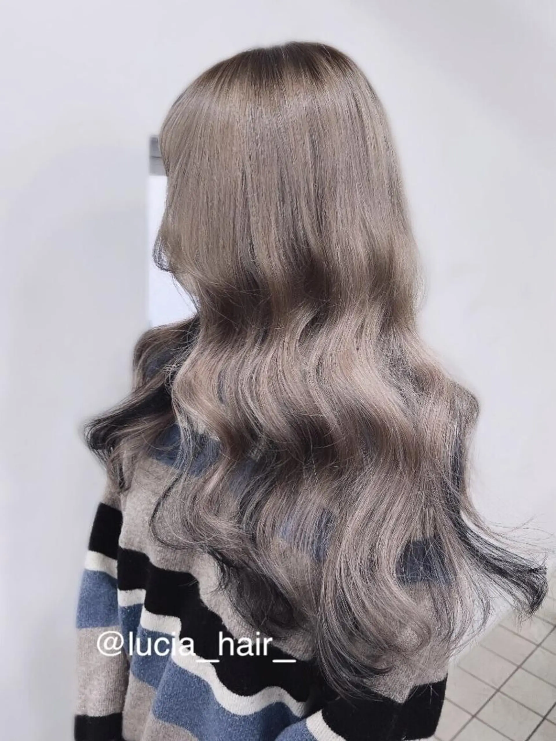 カラー ヘアアレンジ ロング LuciA エクステカラーのヘアスタイル