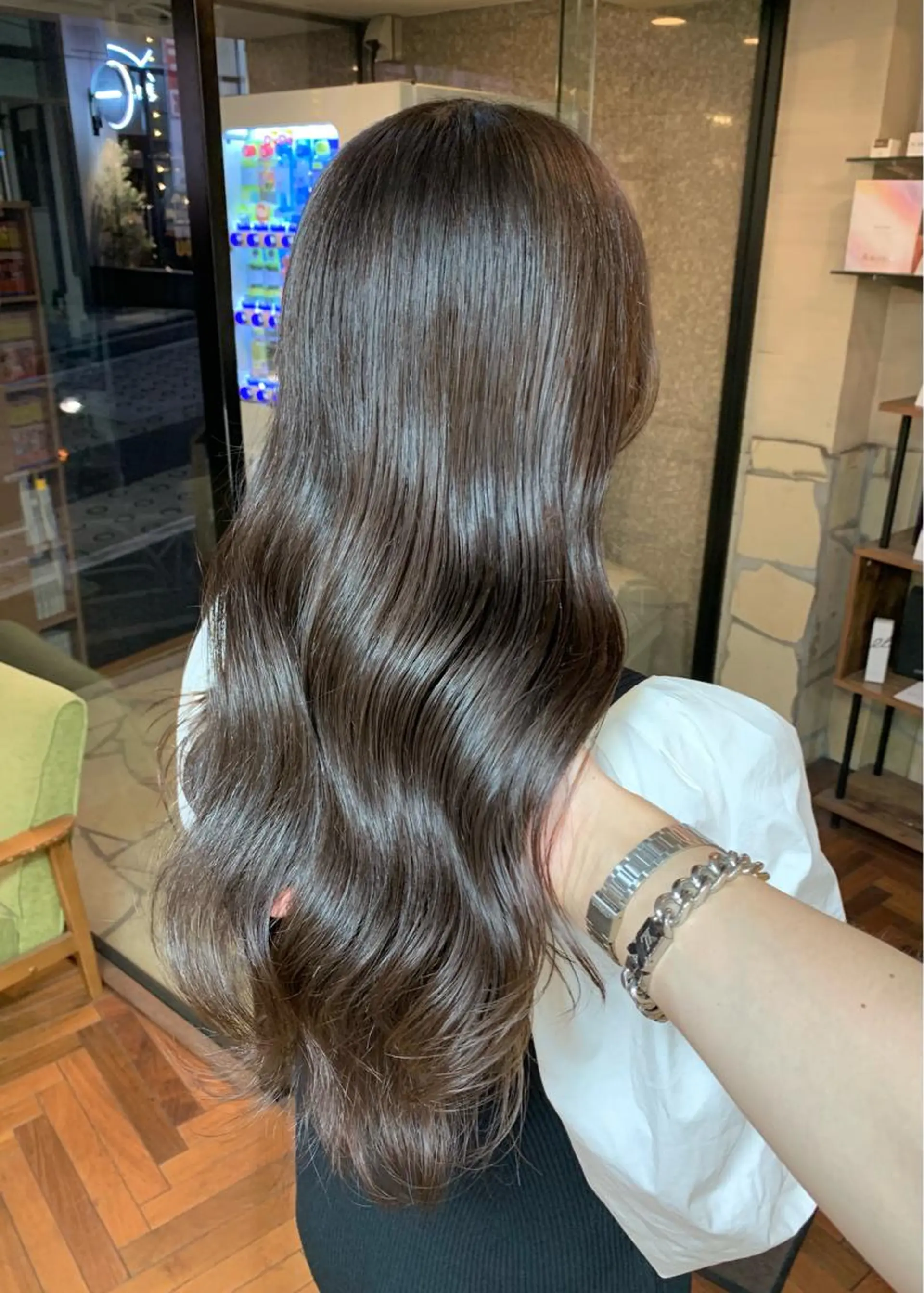 ロング カラー ベージュカラー ブリーチ ブリーチなしカラー オリーブベージュ 矢野 晃平のヘアスタイル