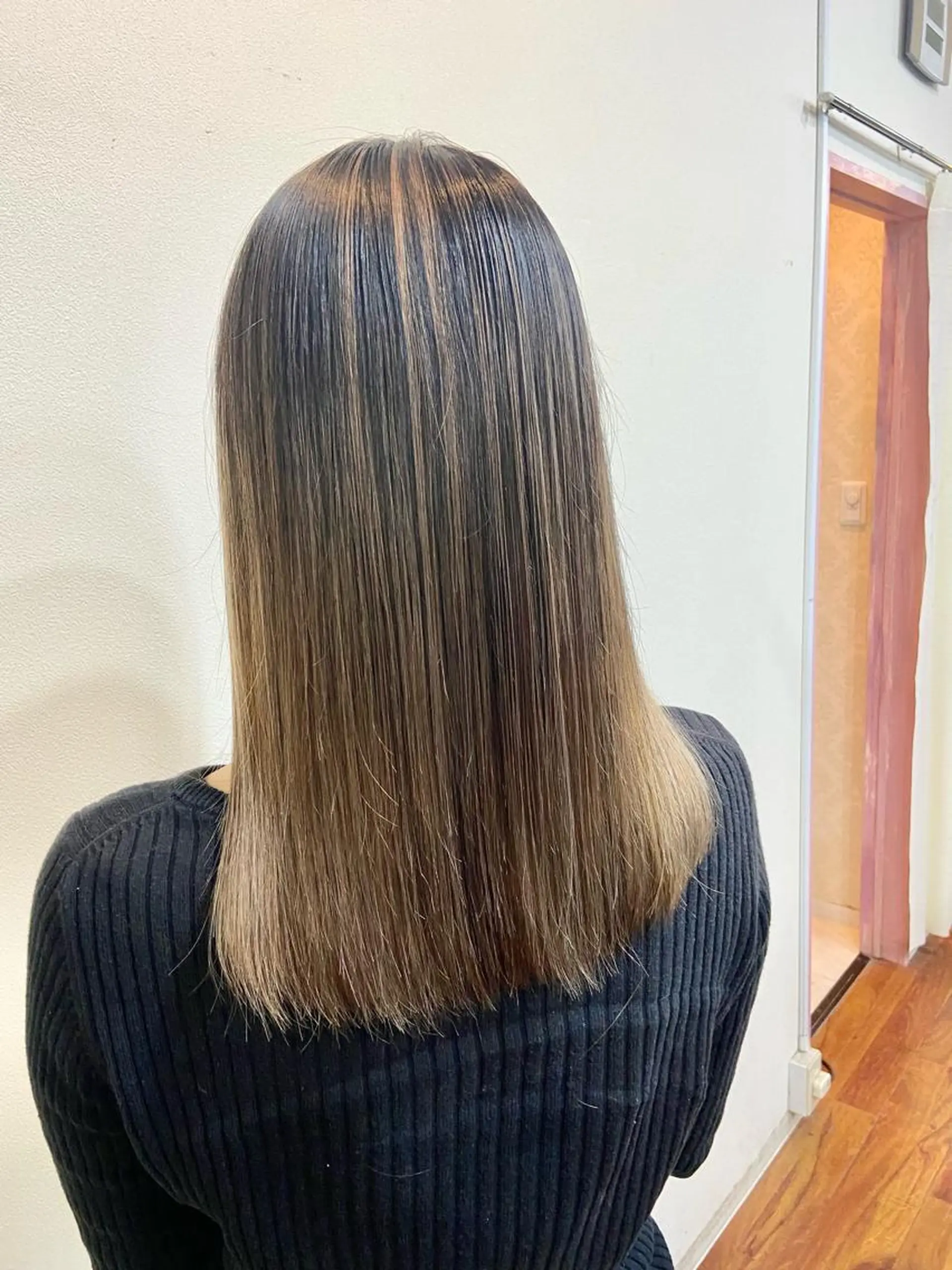 セミロング カラー バレイヤージュ レイヤーカット 髪質改善/透明感 カラー/西川奈穂のヘアスタイル