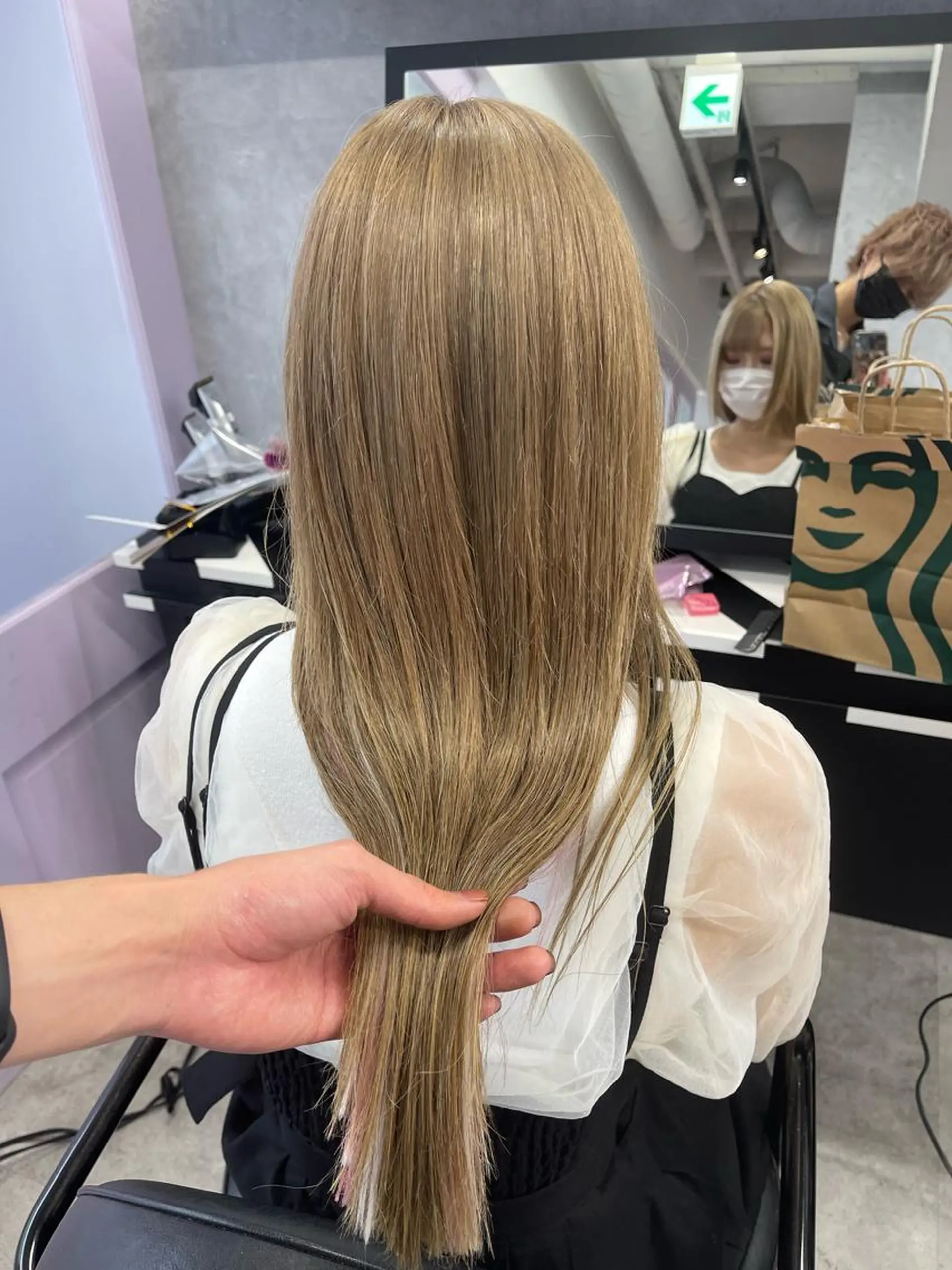 ロング カラー ベージュカラー ブリーチ ブロンド ケアブリーチ ハイトーンカラー カット ヘアカラー トリートメント 福西 洋斗のヘアスタイル