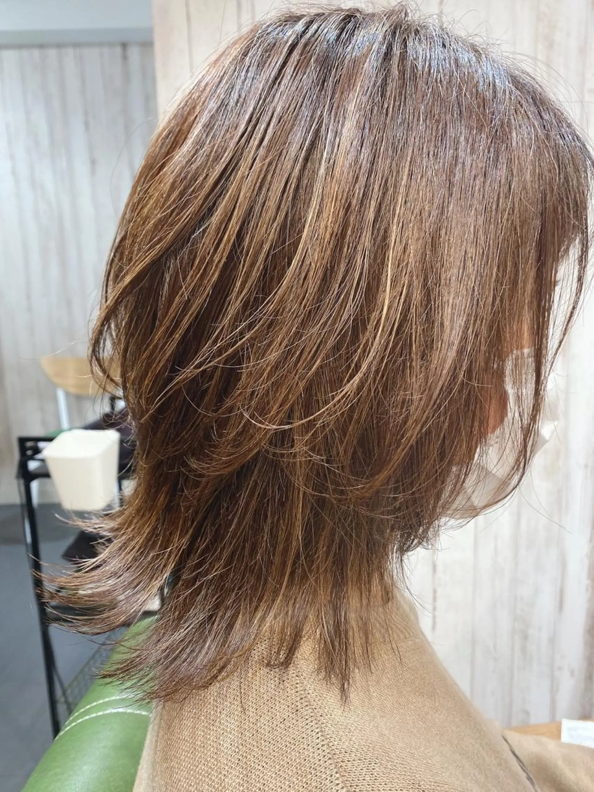 ミディアム 顔周りカット レイヤーカット 小顔カット 外ハネヘア カット ヘアカラー トリートメント 【髪質改善・矯正 ・ハイライト】ハナカのヘアスタイル