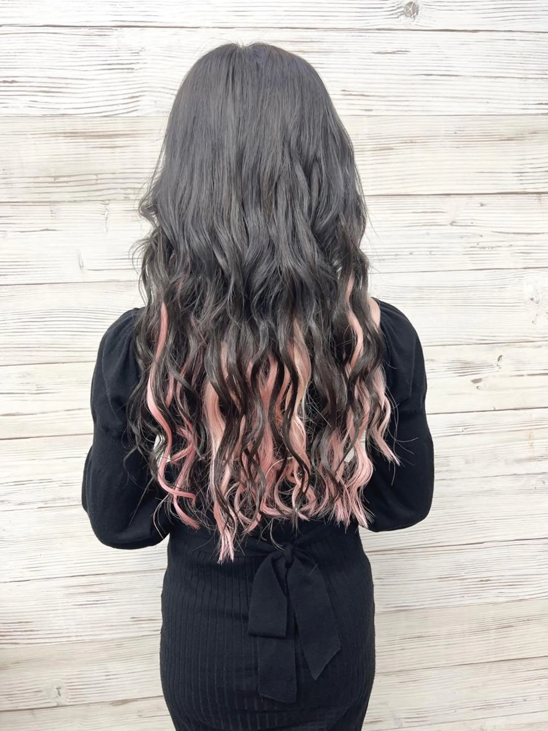 ミディアム カラー ヘアアレンジ 黒髪 ピンクカラー エクステ エクステ 枝毛カット＆髪質改善 満足NO.1岡しゃんのヘアスタイル