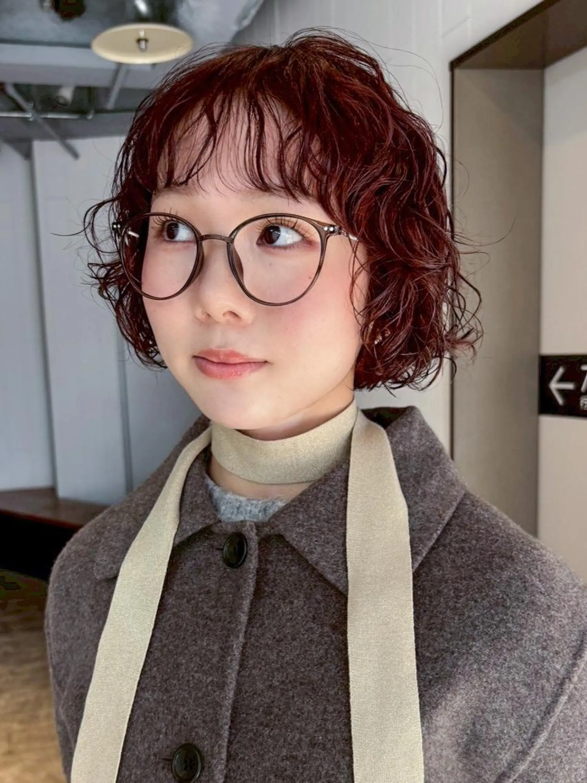 ミディアム パーマ カラー 顔まわりレイヤー 顔周りカット レイヤーカット カット パーマ トリートメント ITbyALBUM 中野店のヘアスタイル