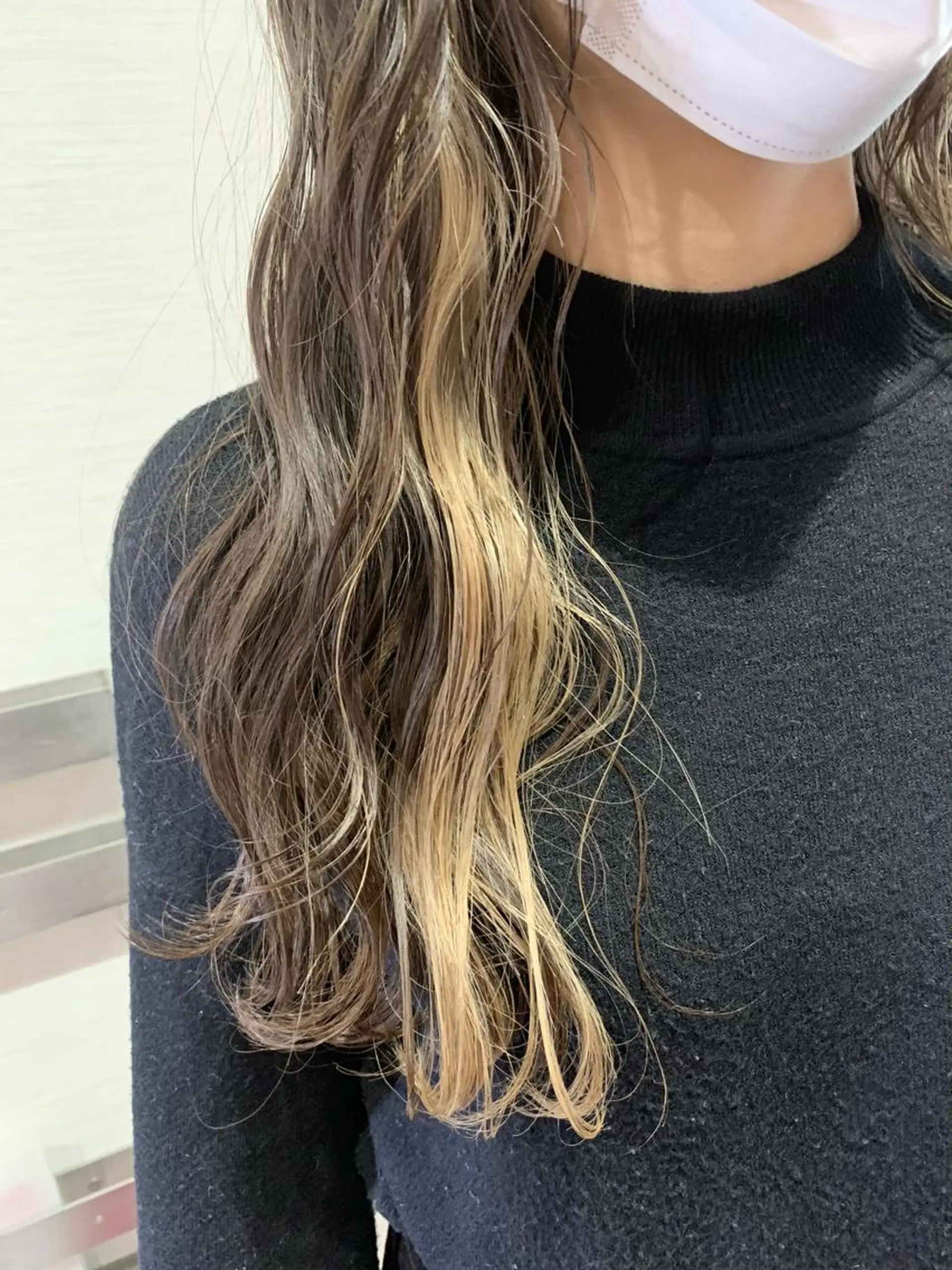 ロング カラー 蓮見  友里のヘアスタイル