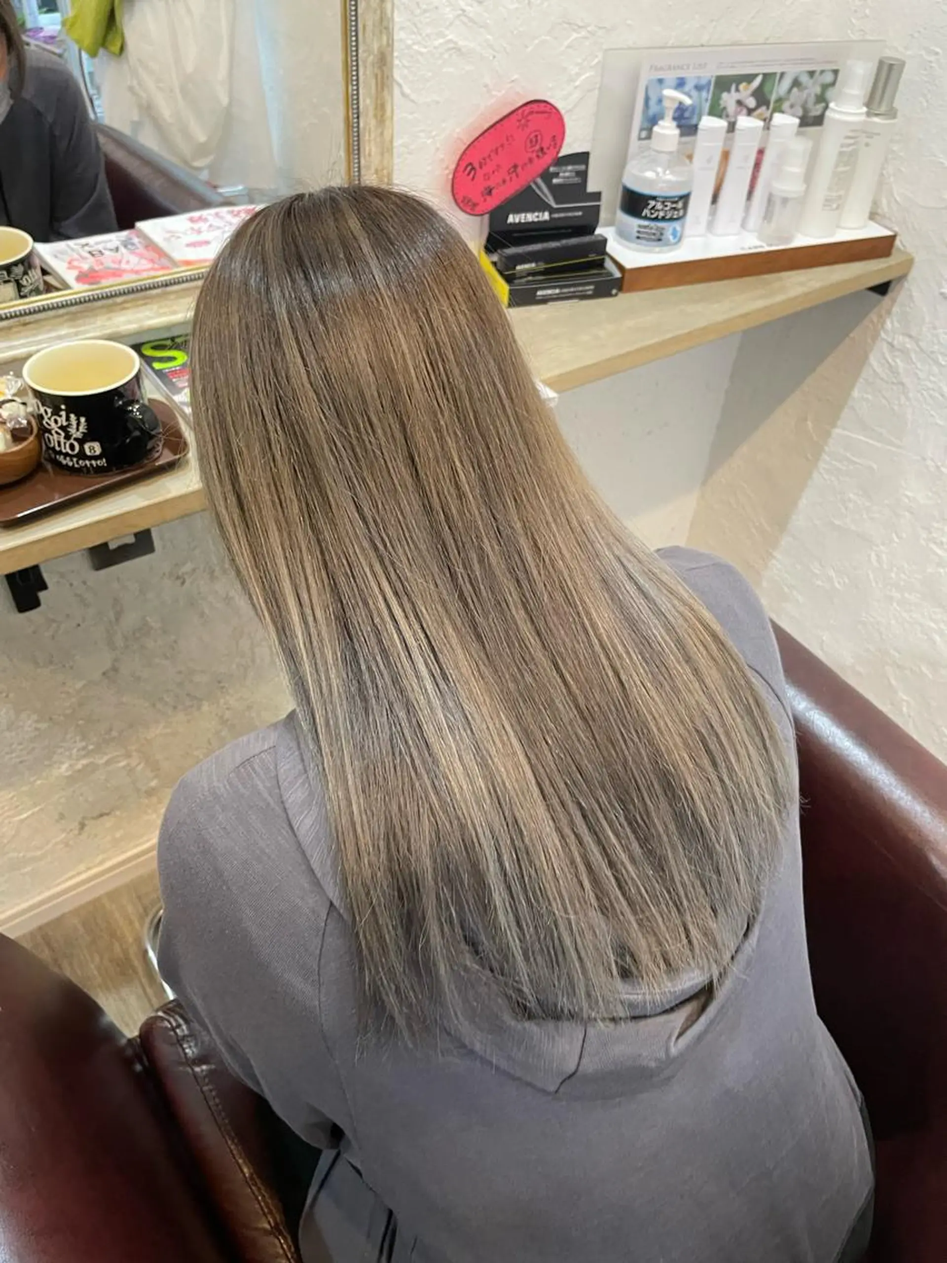 セミロング カラー ハイトーンカラー 上原 麻彩のマツエク・マツパデザイン