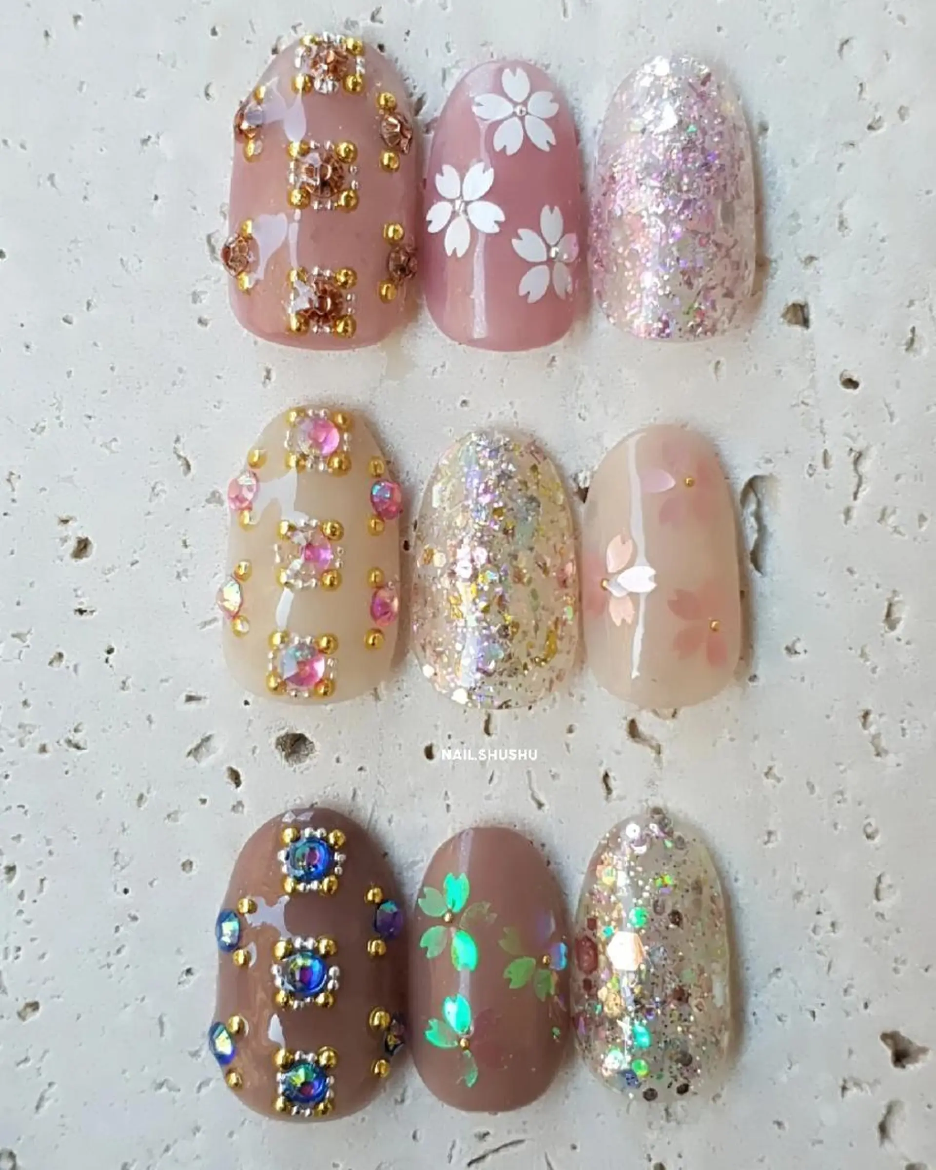 ネイル 持ち込み ニュアンスネイル シンプルネイル 冬ネイル 3dパーツ/流行り 👧shushu❤️のネイルデザイン