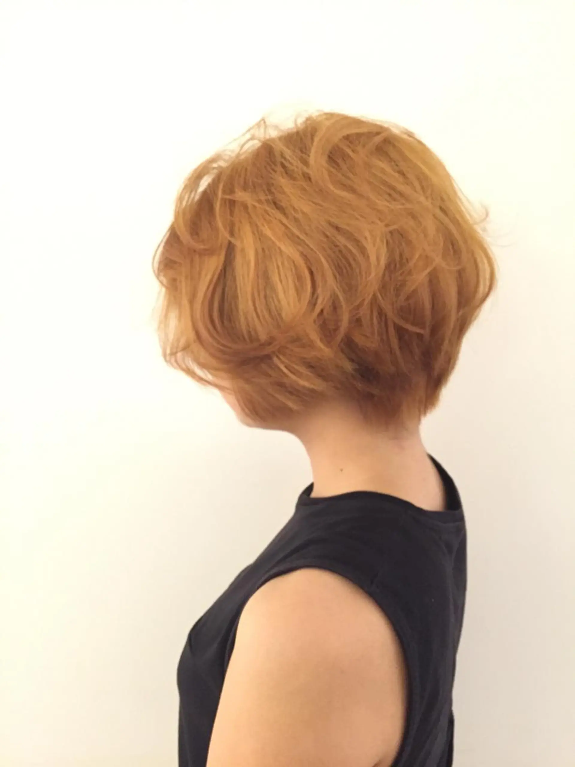 ショート カラー ブリーチ 小顔カット✨ 透明感カラー/村上のヘアスタイル