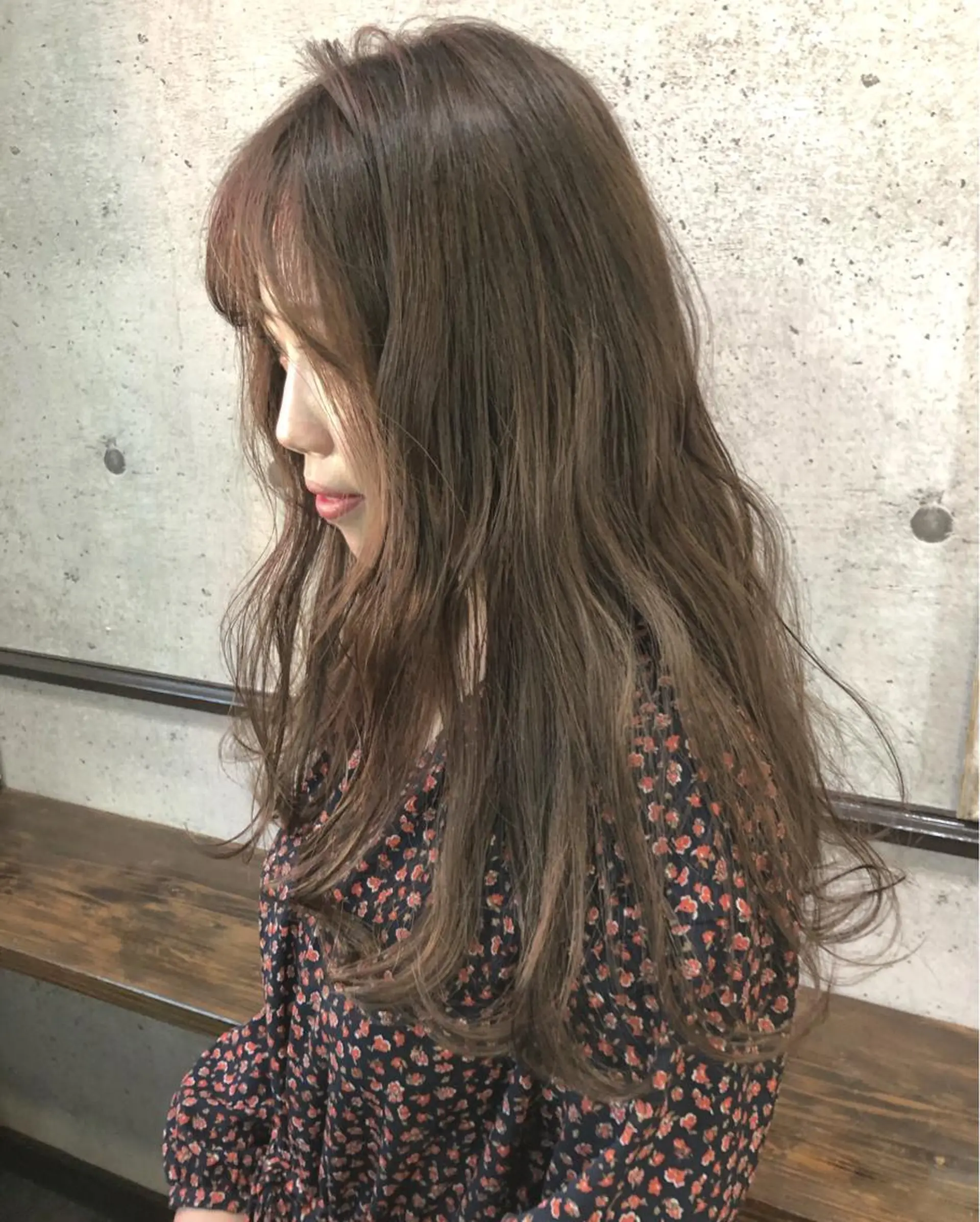 ロング カラー ベージュカラー ロング カット ヘアカラー 江原 彩華のヘアスタイル