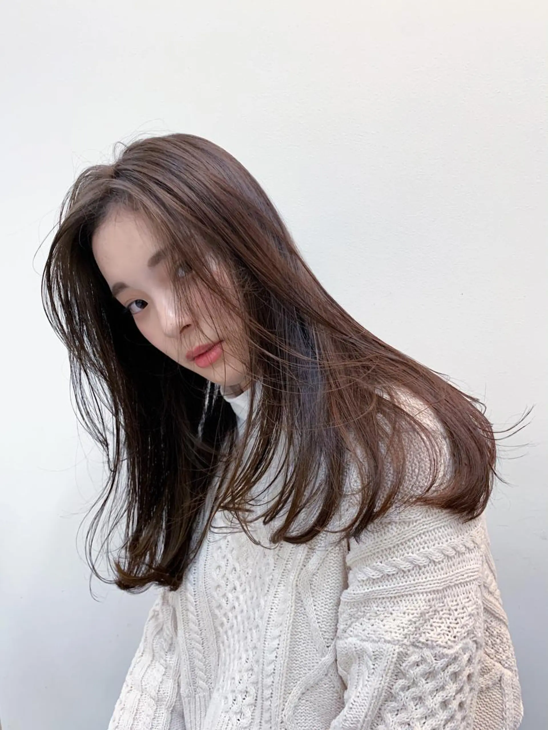 ミディアム カラー ミディアムパーマ アッシュ ブリーチ ケアブリーチ 透明感カラー モリシュンスケ /レイヤー/髪質改善のヘアスタイル