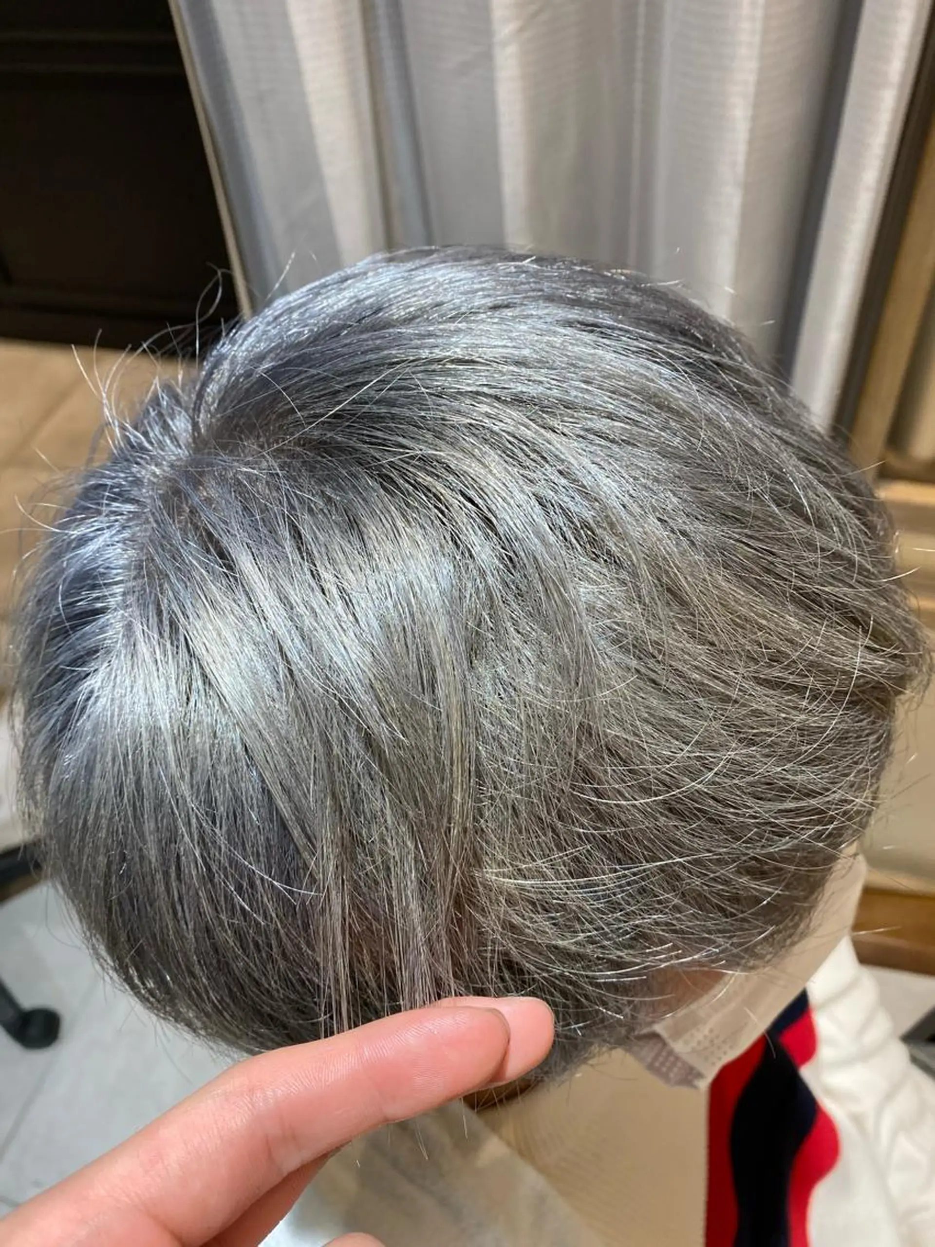 ショート カラー 小口 晃のヘアスタイル