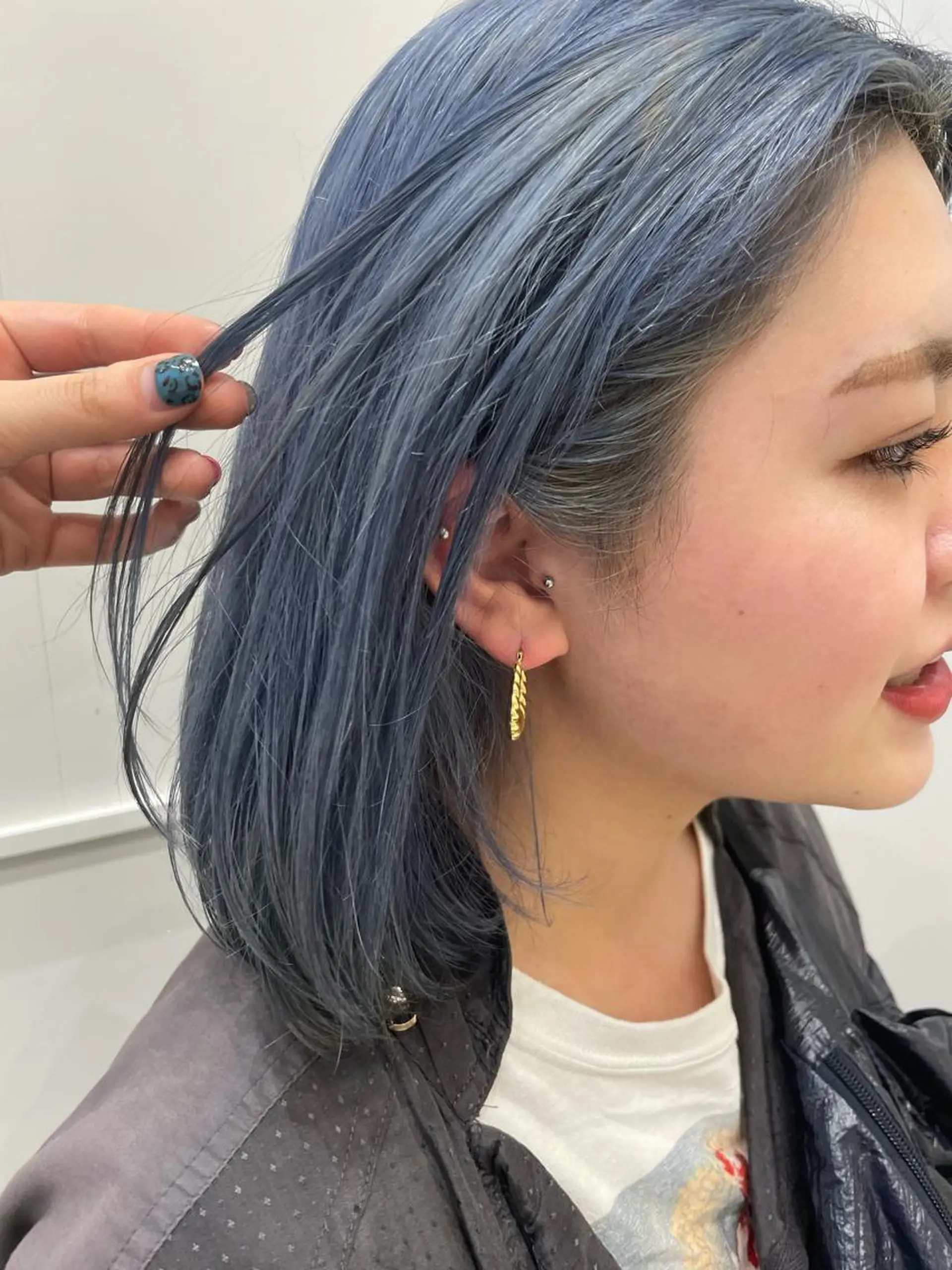ミディアム カラー ブリーチ ブロンド ブルーカラー ハイトーンカラー ヘアカラー 松永 梨央のヘアスタイル
