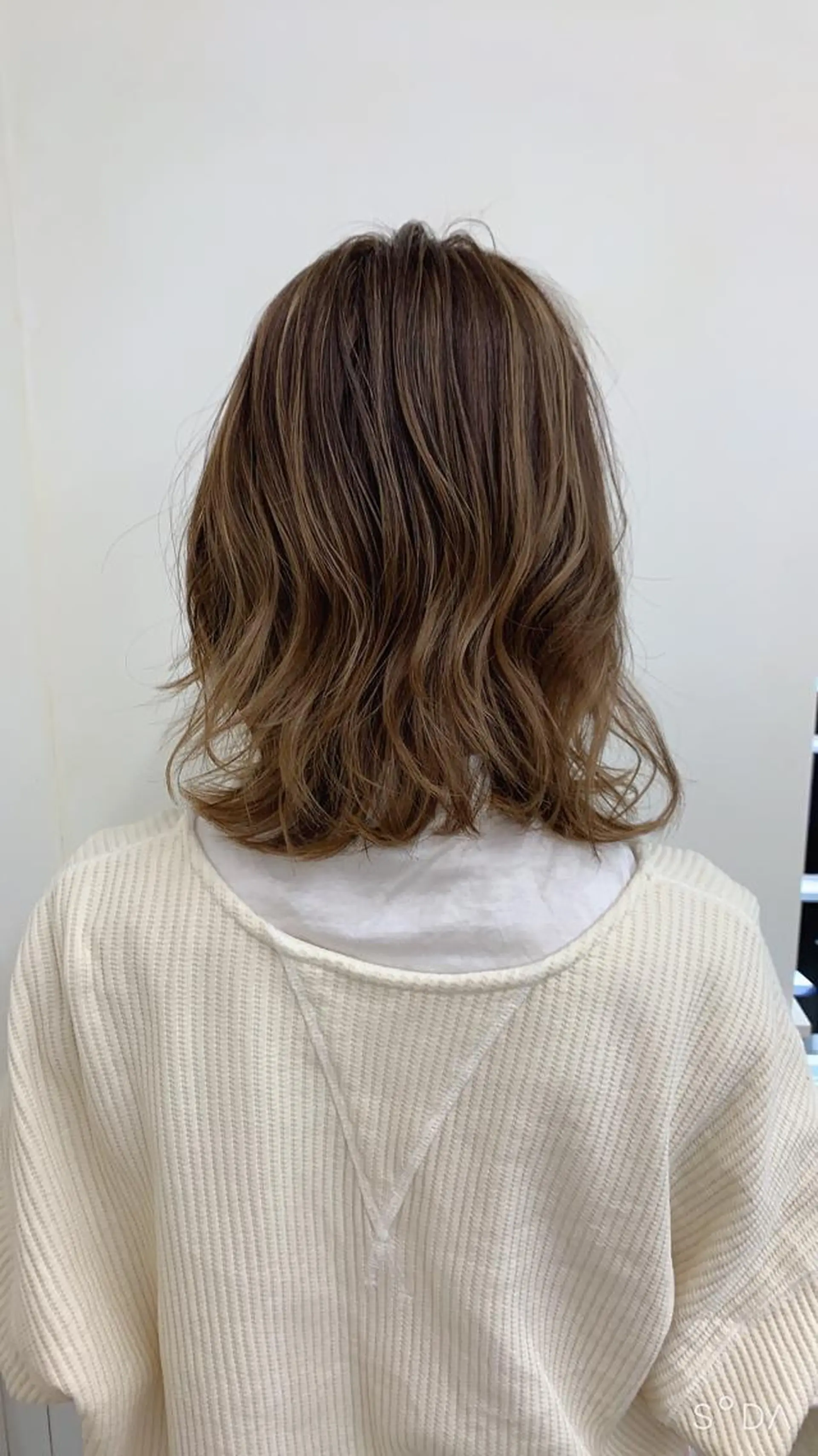 ミディアム ハイライト レイヤーカット 🌿透け感カラーのヘアスタイル