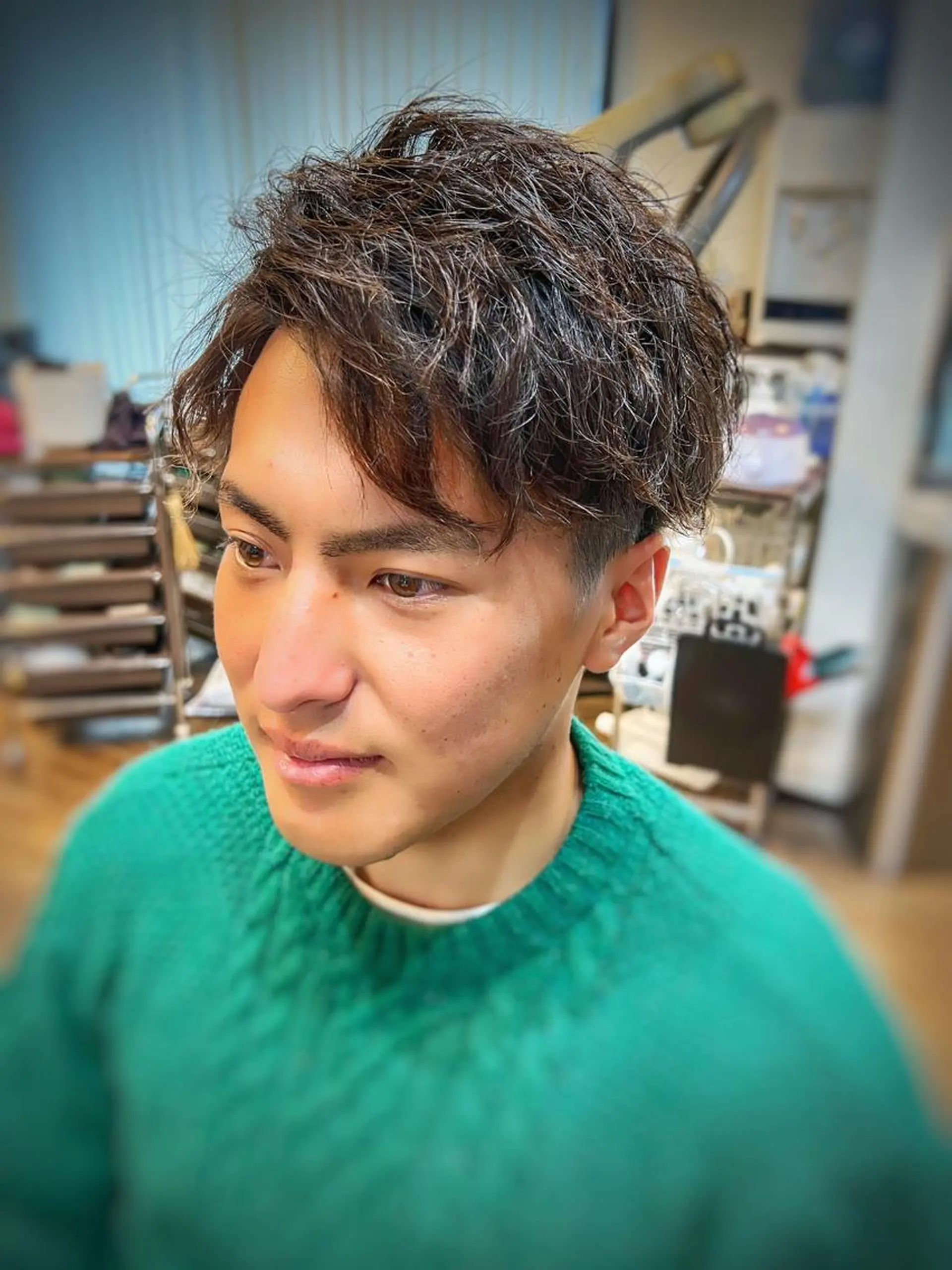 ショート パーマ メンズ メンズパーマ メンズツイストパーマ ツイストパーマ 二本木 秀成のヘアスタイル
