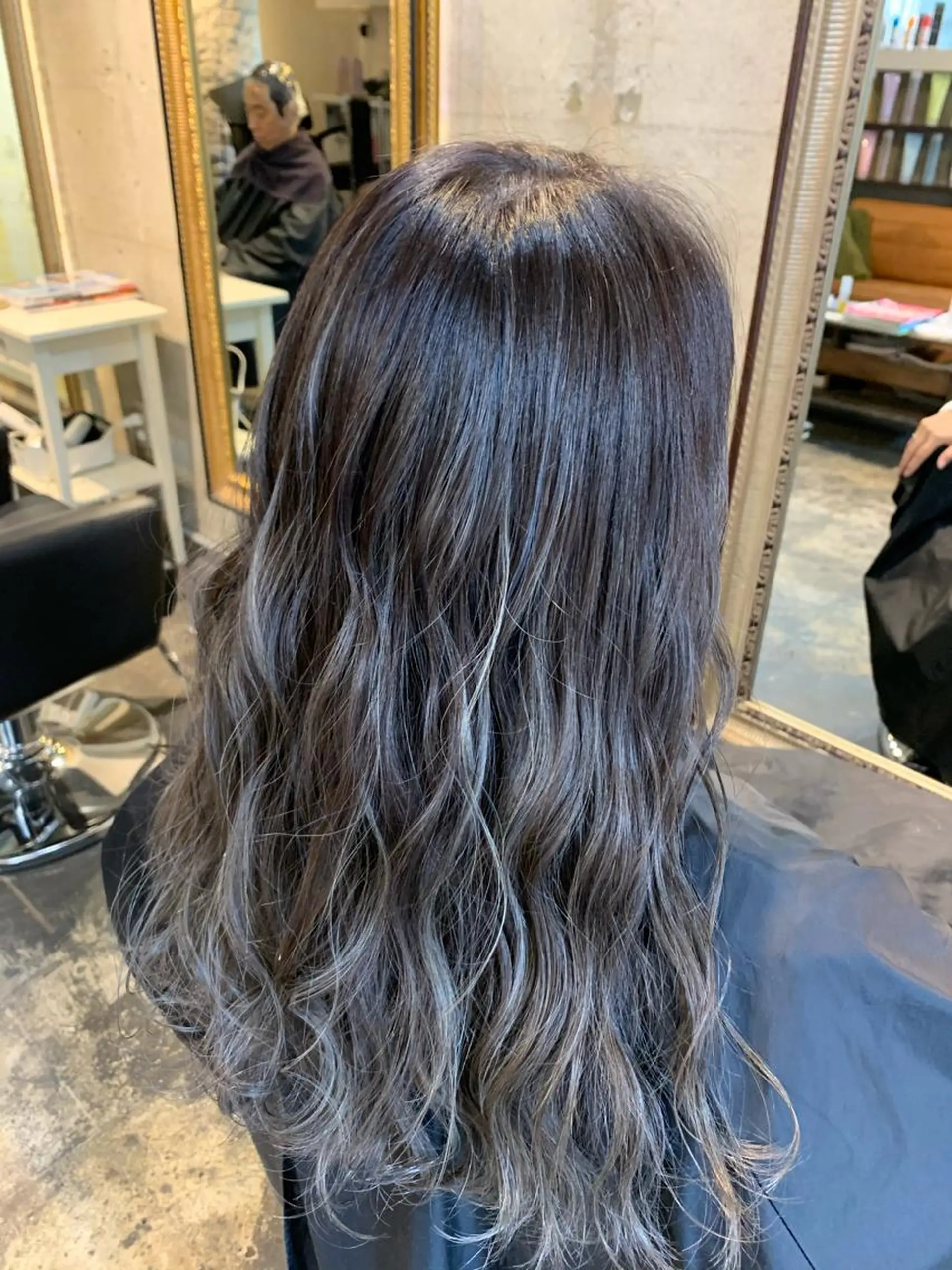 ロング カラー バレイヤージュ ブリーチ ブリーチなしカラー 外国人風カラー レイヤーカット ミルクティーベージュ ブリーチ　店長　清水のヘアスタイル