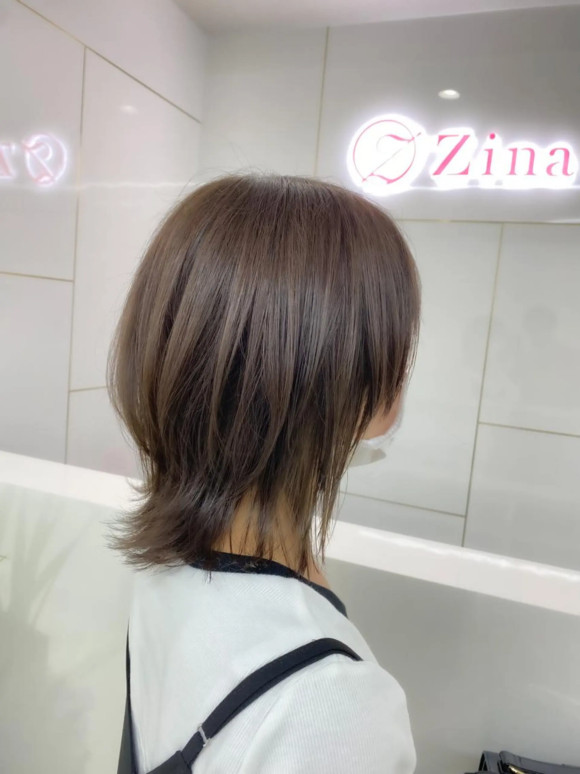 ミディアム カラー 外ハネヘア ウルフカット カット トリートメント 【Zina札幌】 宮腰一磨のヘアスタイル