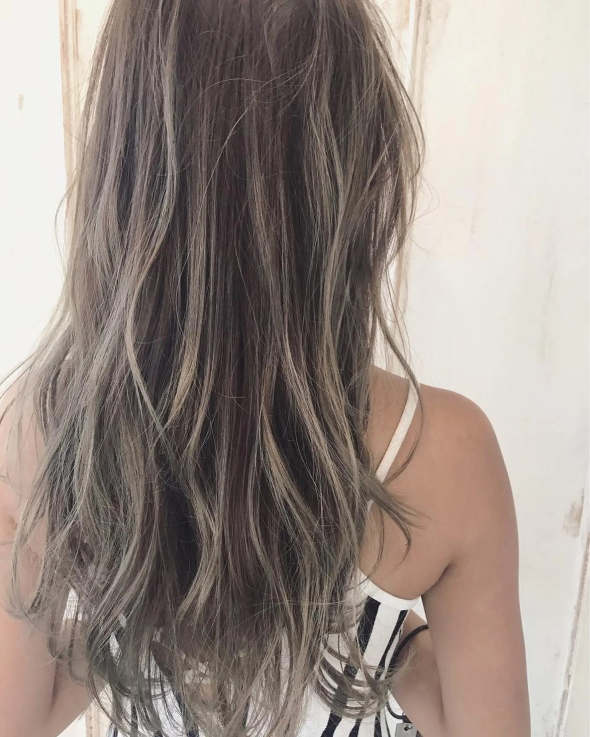 セミロング カラー アッシュ ベージュカラー ハイライトカラー ハイライト 中園 祥吾のヘアスタイル