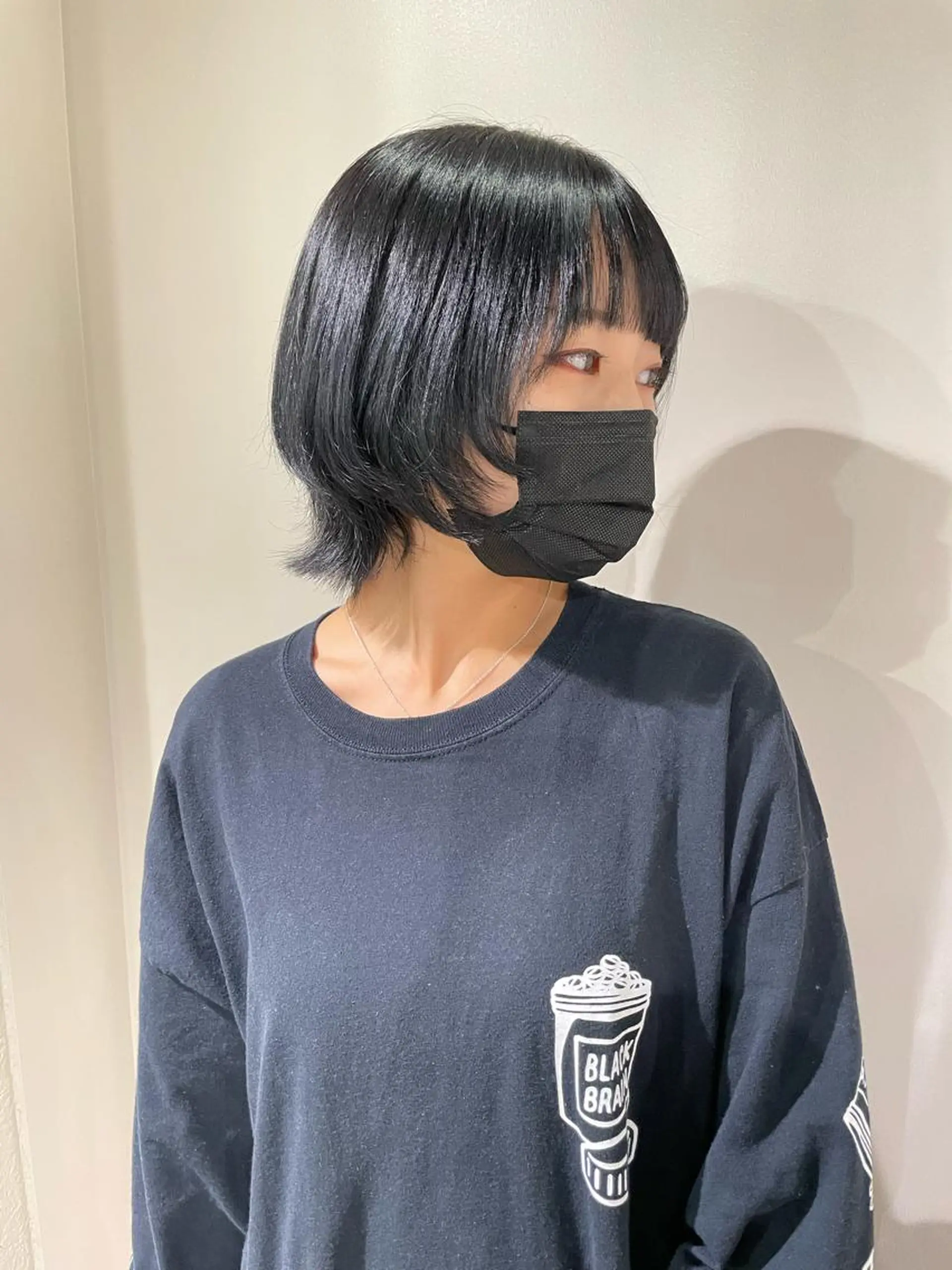 ショート カラー 黒髪 ブルーカラー ブルーブラック ウルフカット カット ヘアカラー 🦋美髪/エクステ 🦋アベイクミのヘアスタイル